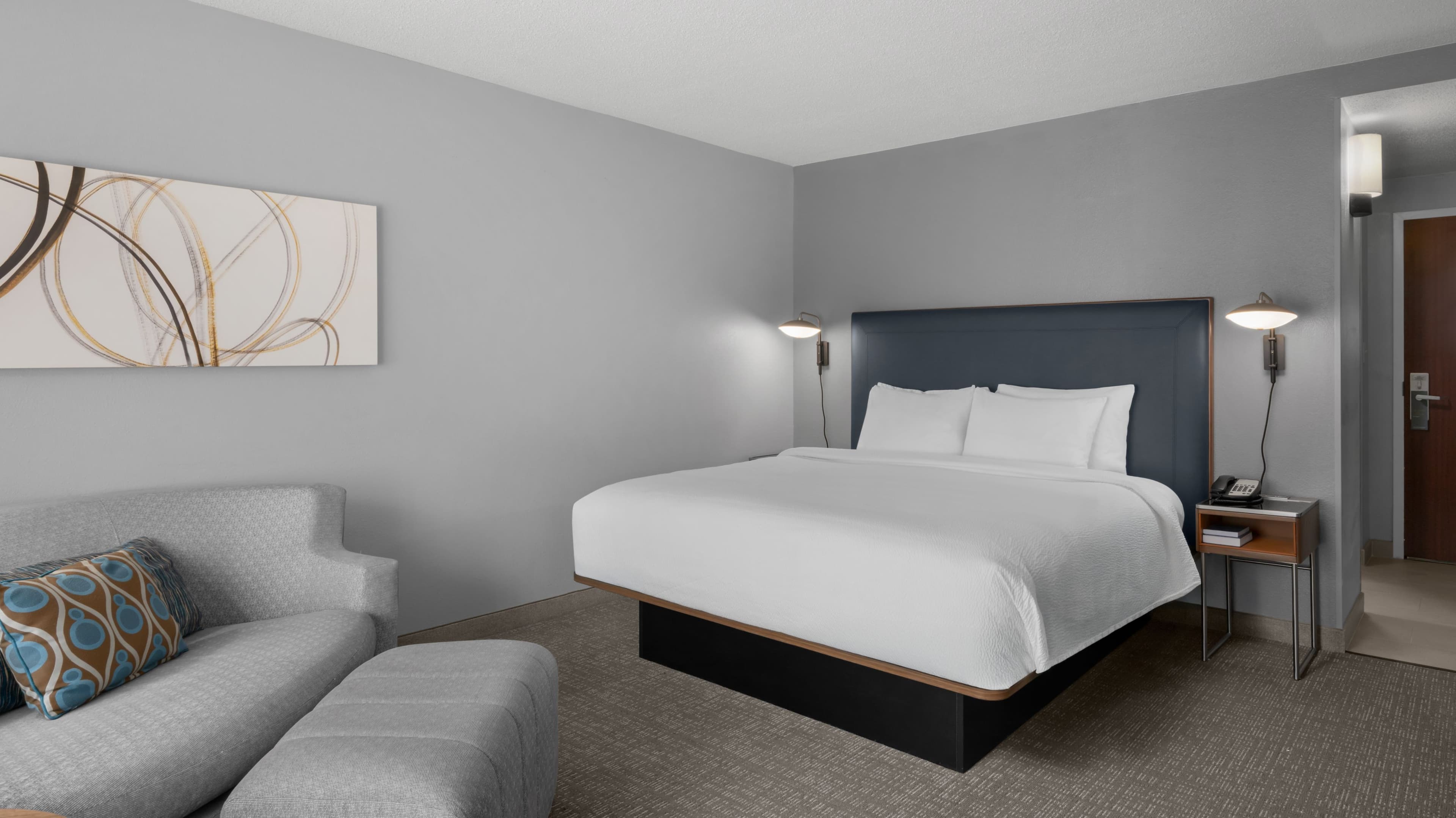 Courtyard Charlotte Airport North — 8