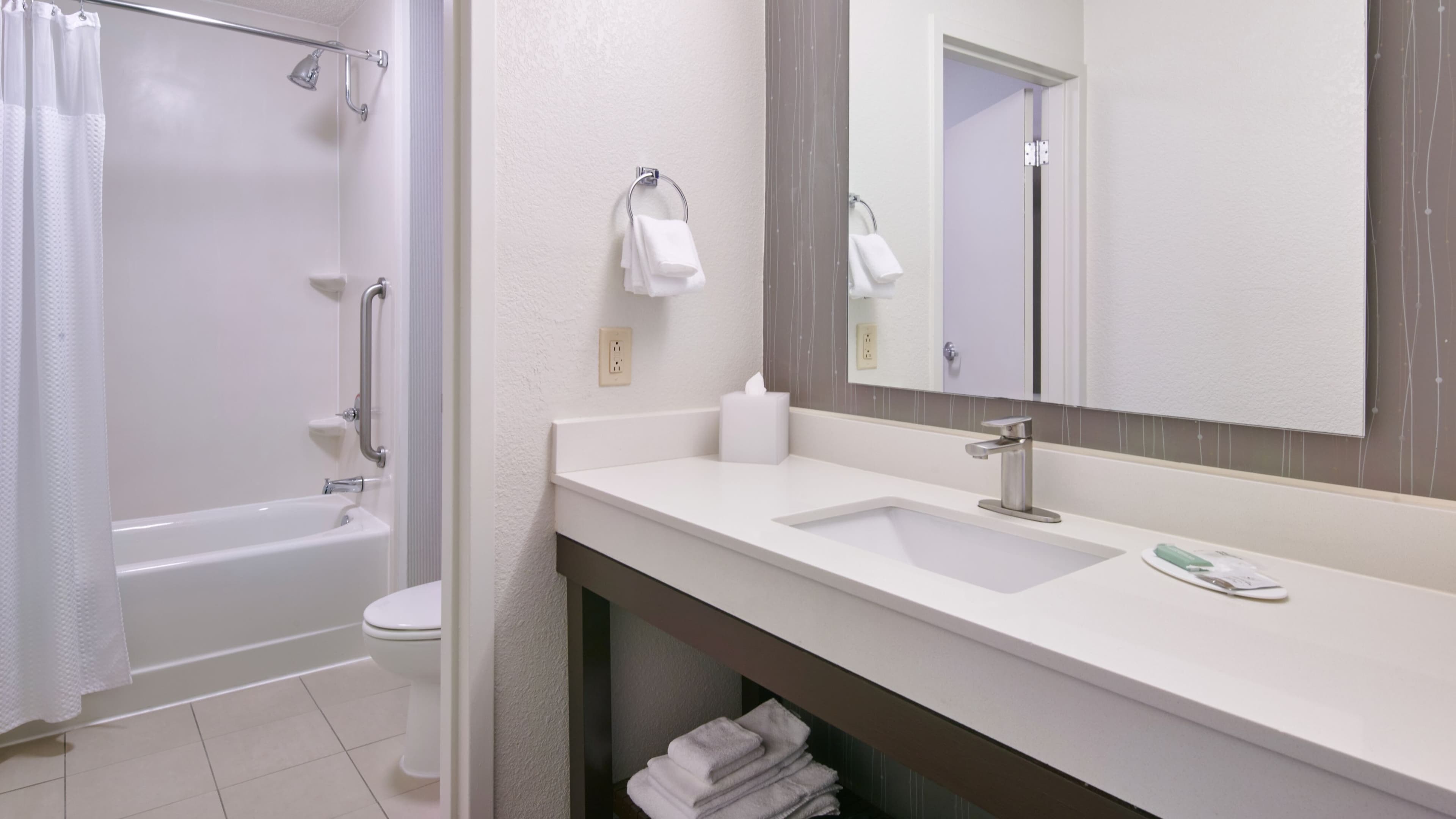 Deluxe Guest room - Image 4