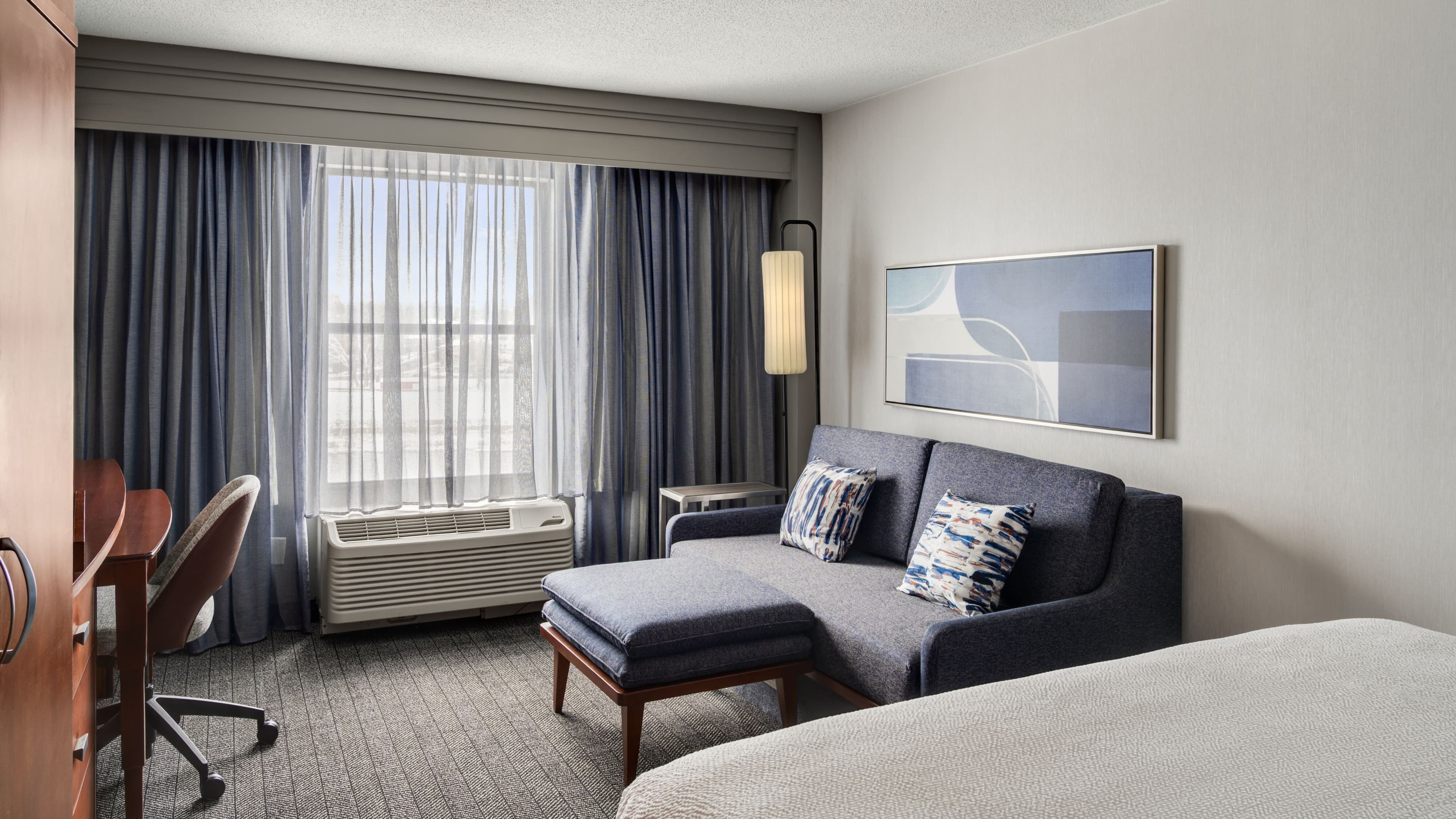 Courtyard Hamilton - Image 2