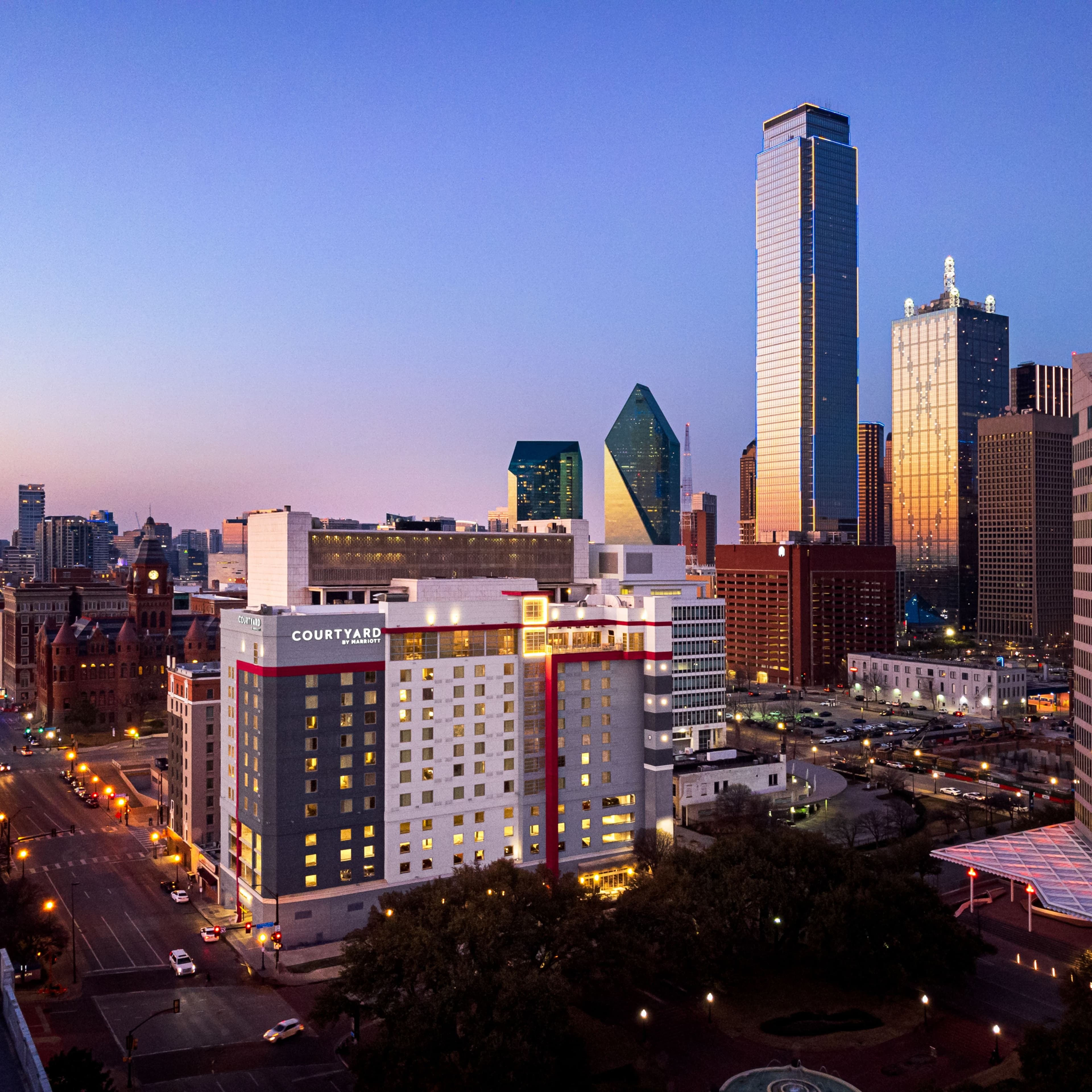 Courtyard Dallas Downtown/Reunion District - Image 1
