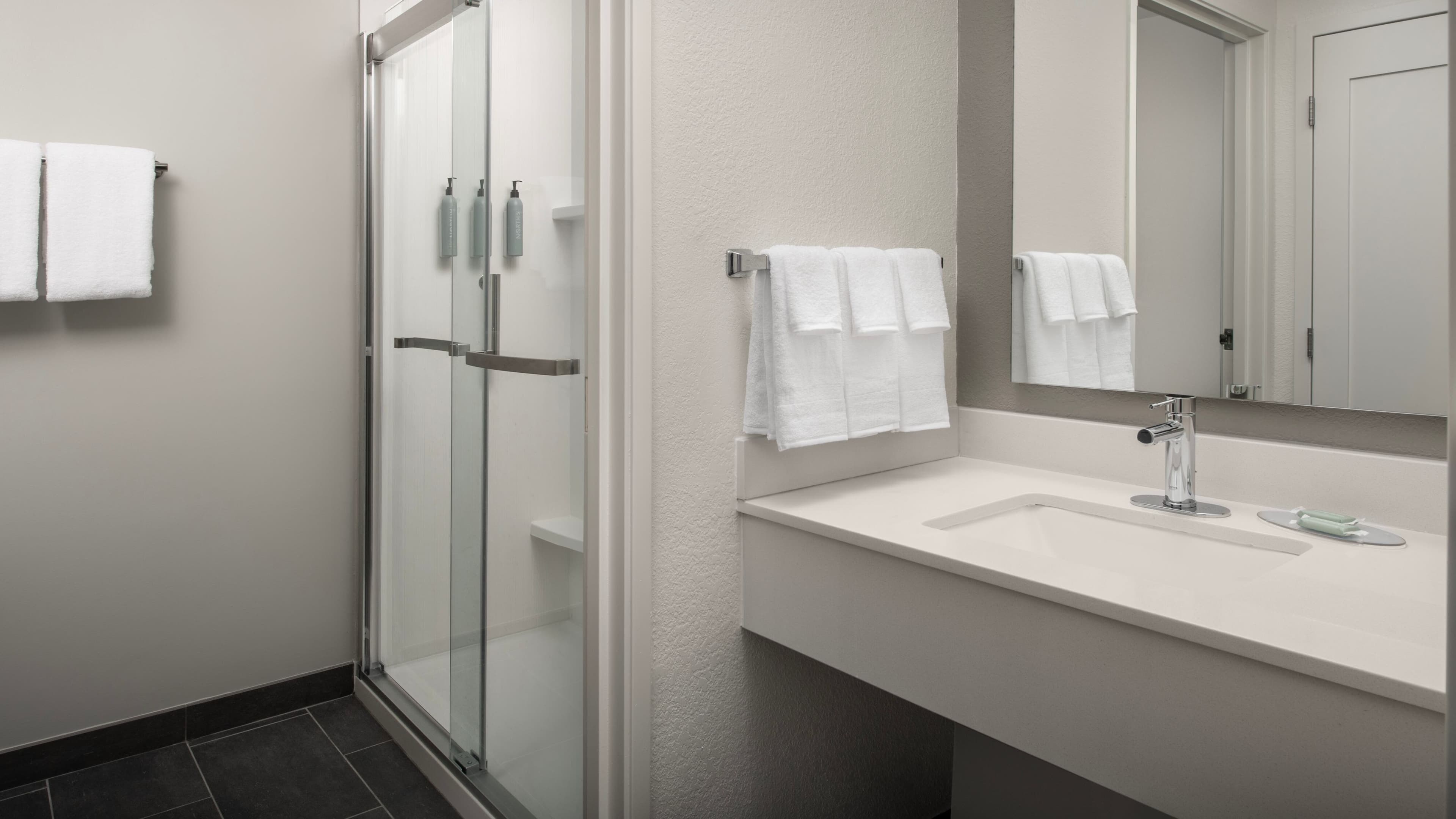 Holiday Inn Express & Suites Dayton East - Beavercreek — 12