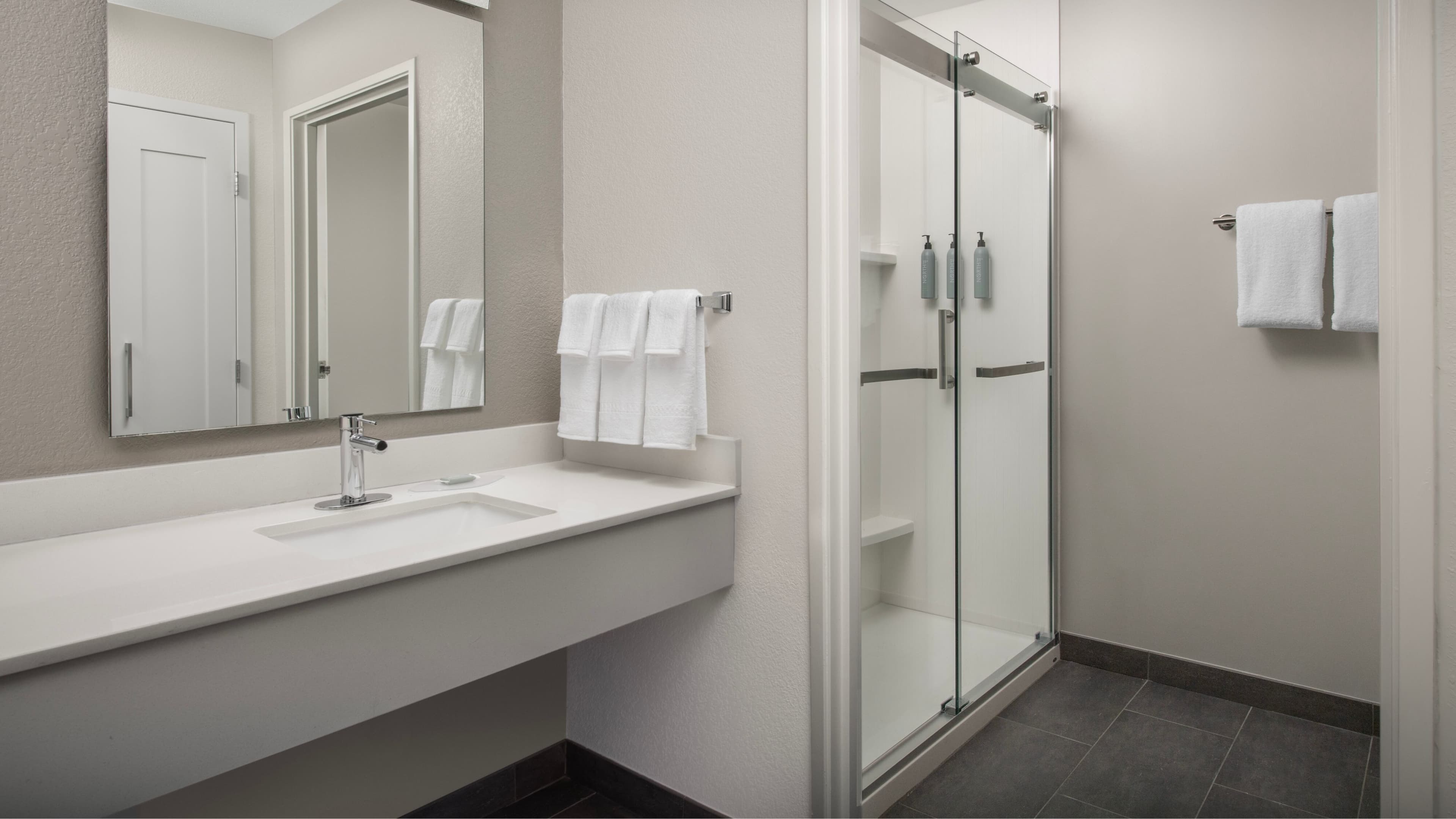 Holiday Inn Express & Suites Dayton East - Beavercreek — 11