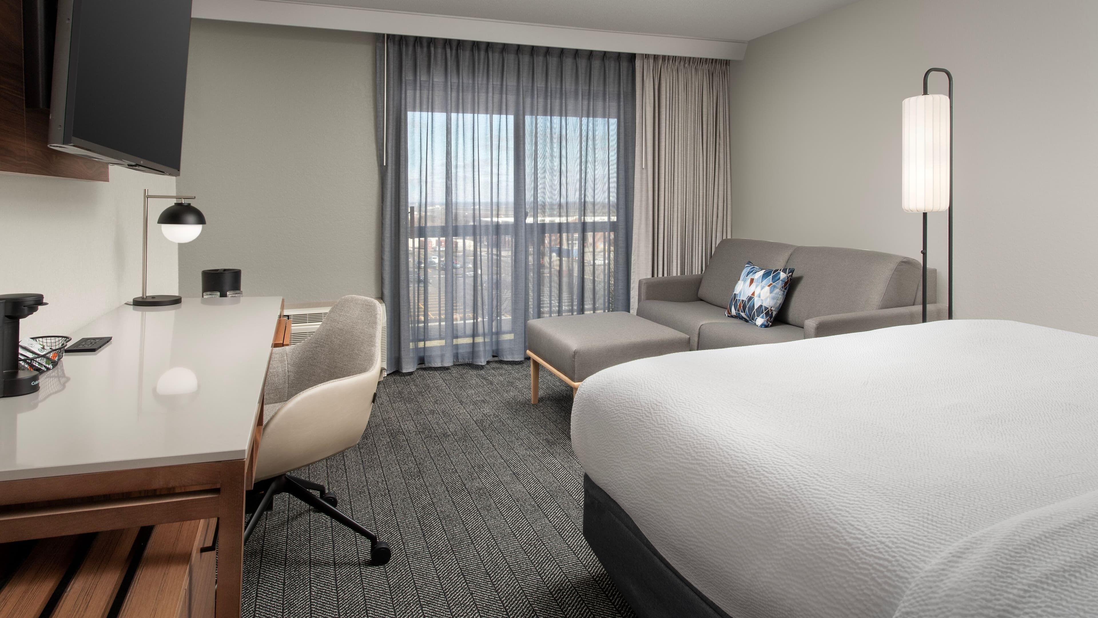 Holiday Inn Express & Suites Dayton East - Beavercreek — 9