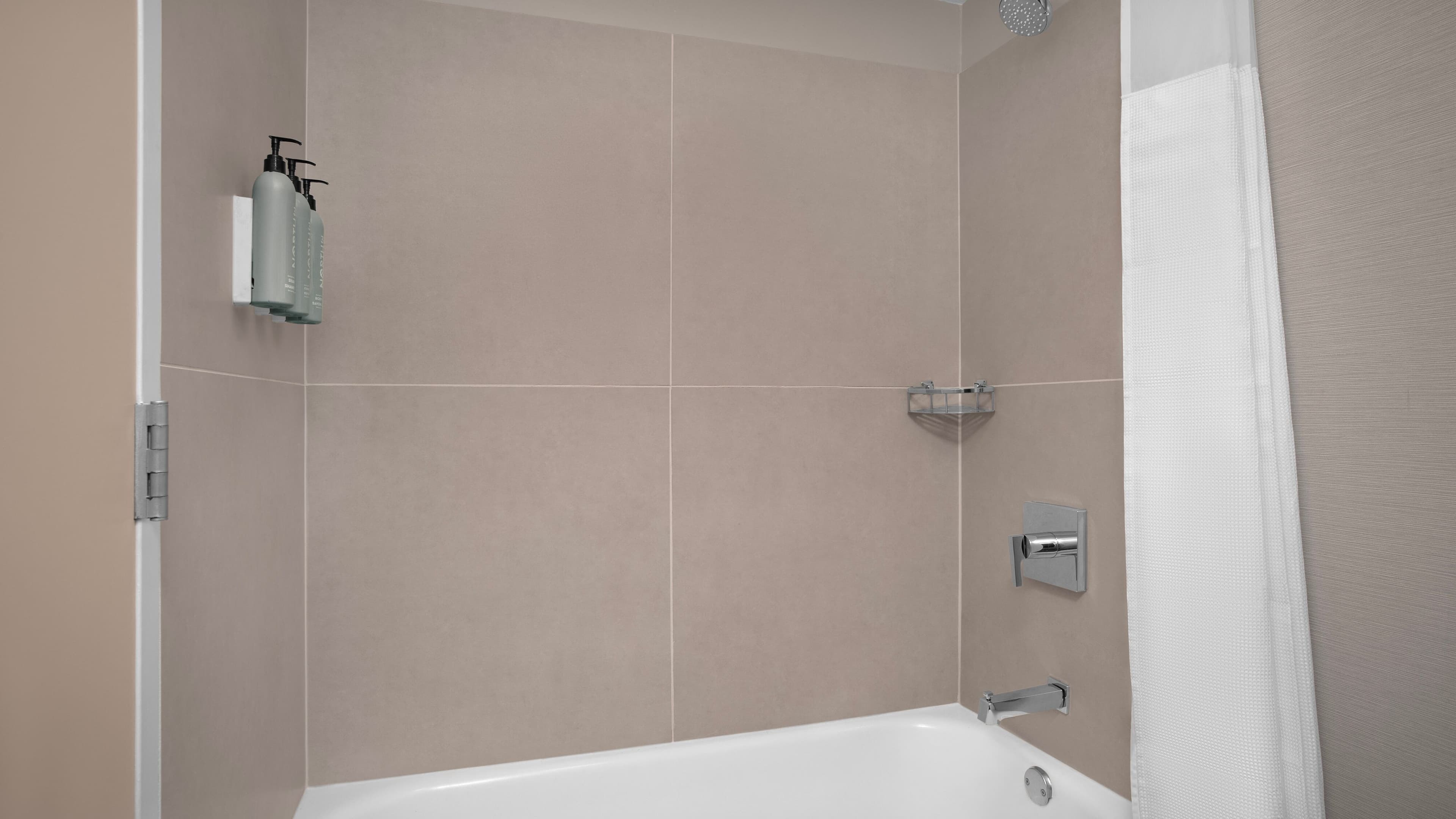 Holiday Inn Express & Suites Plano - The Colony — 6
