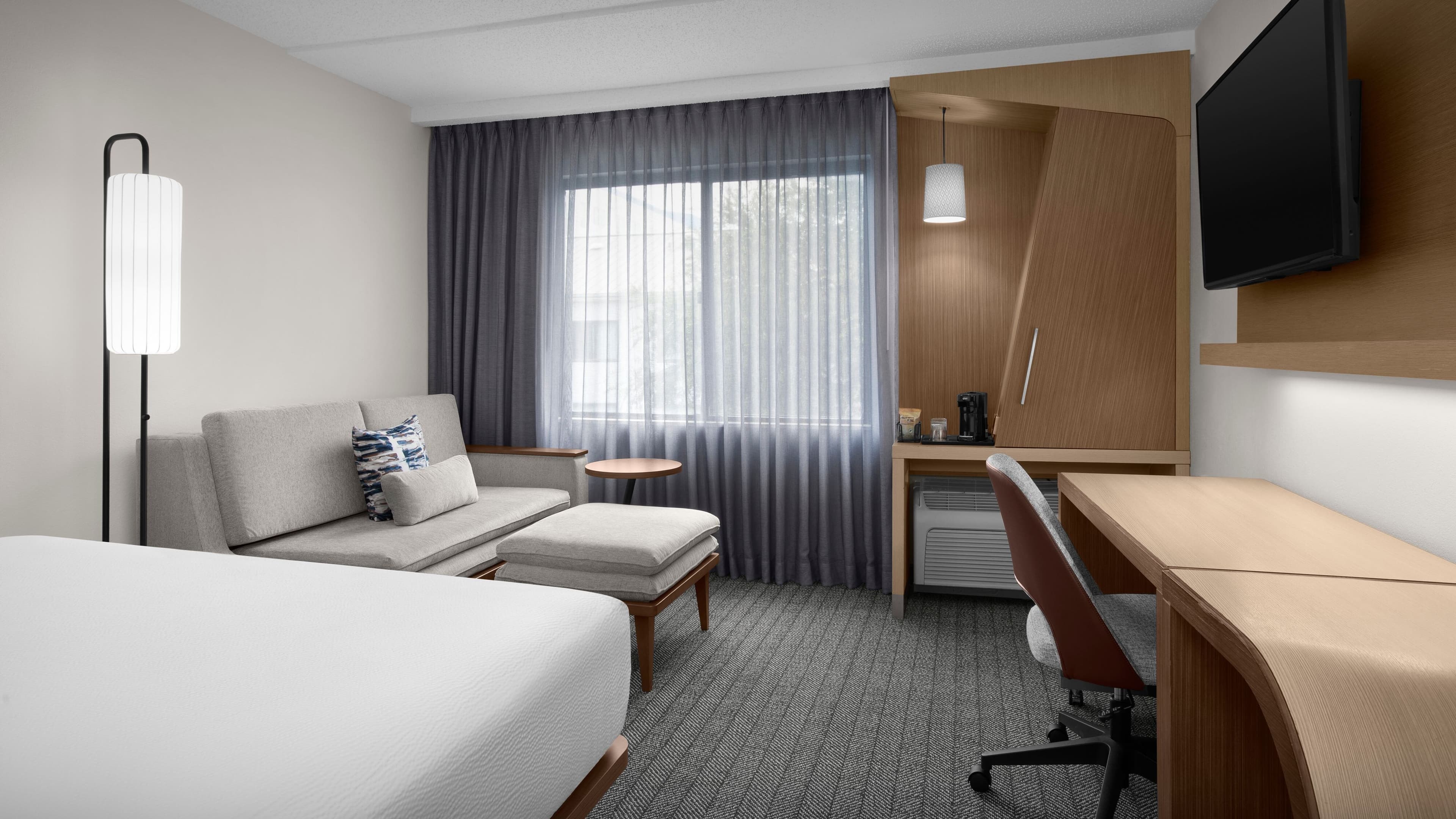 Holiday Inn Express & Suites Plano - The Colony — 8
