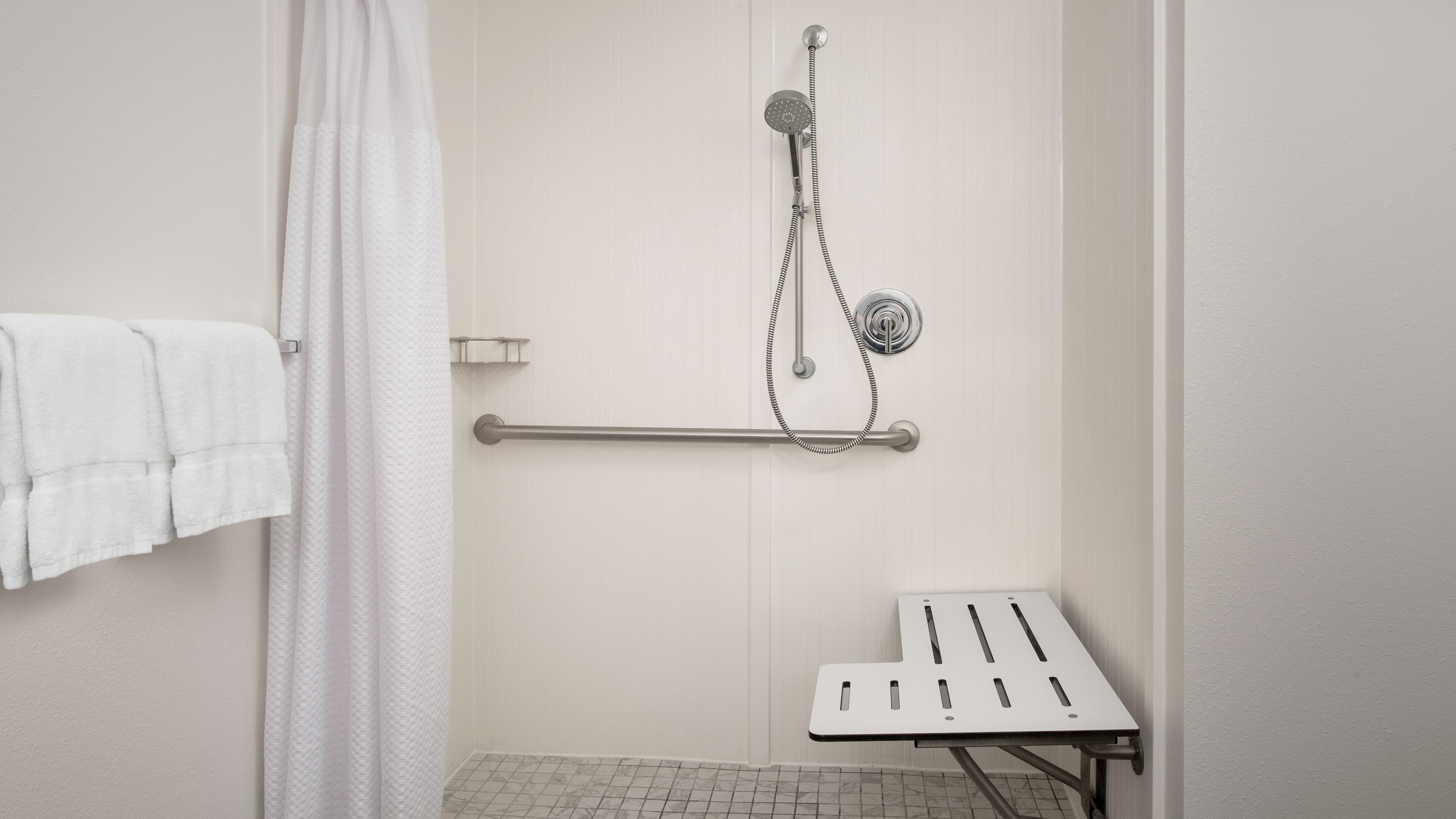 King Guest Room - Image 7
