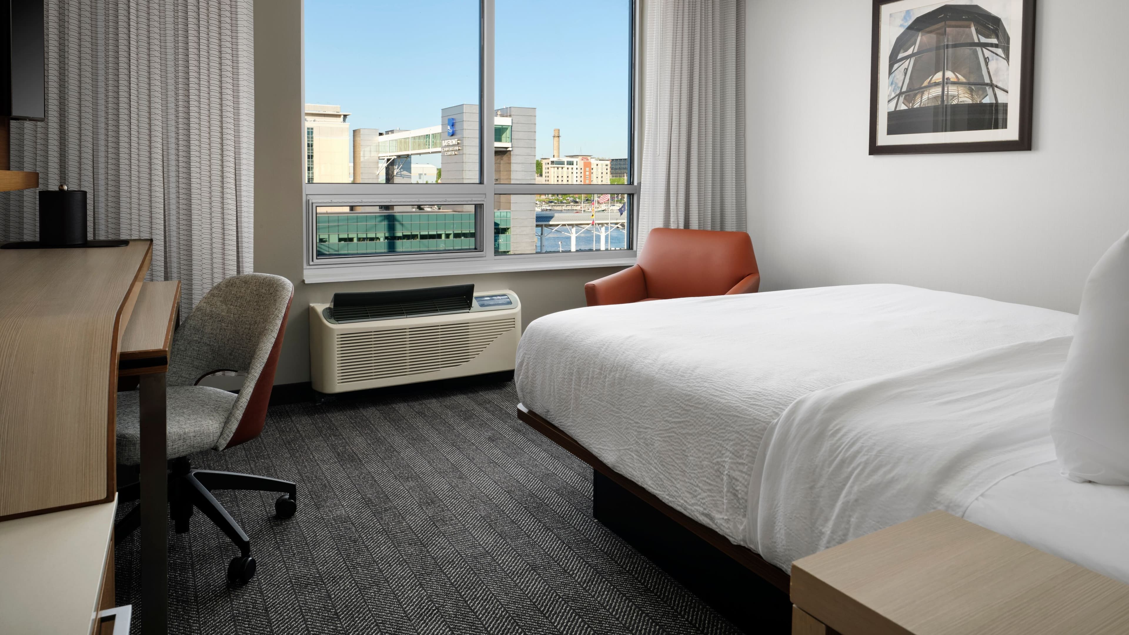 Courtyard Erie Bayfront — 41