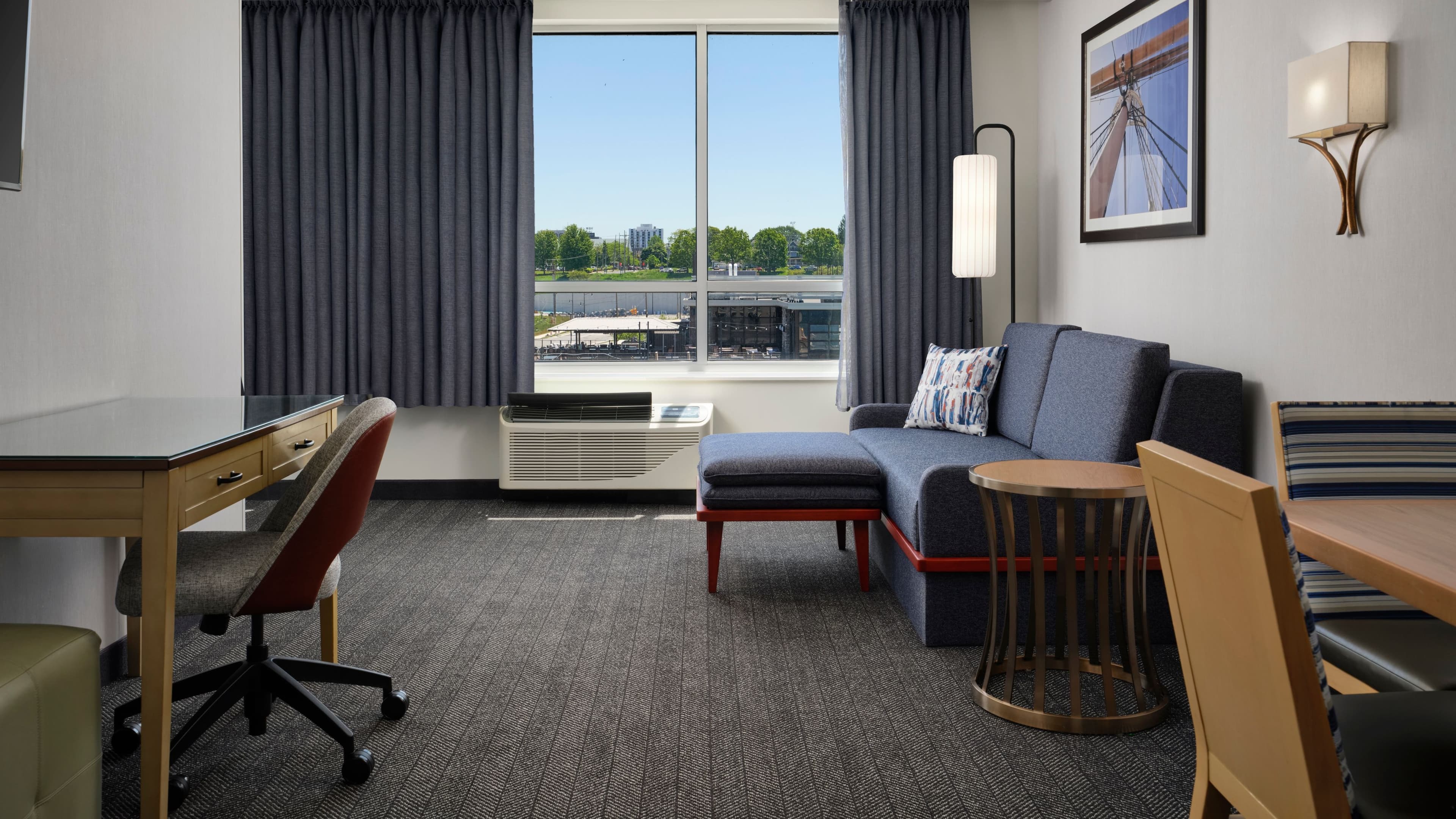 Courtyard Erie Bayfront — 35