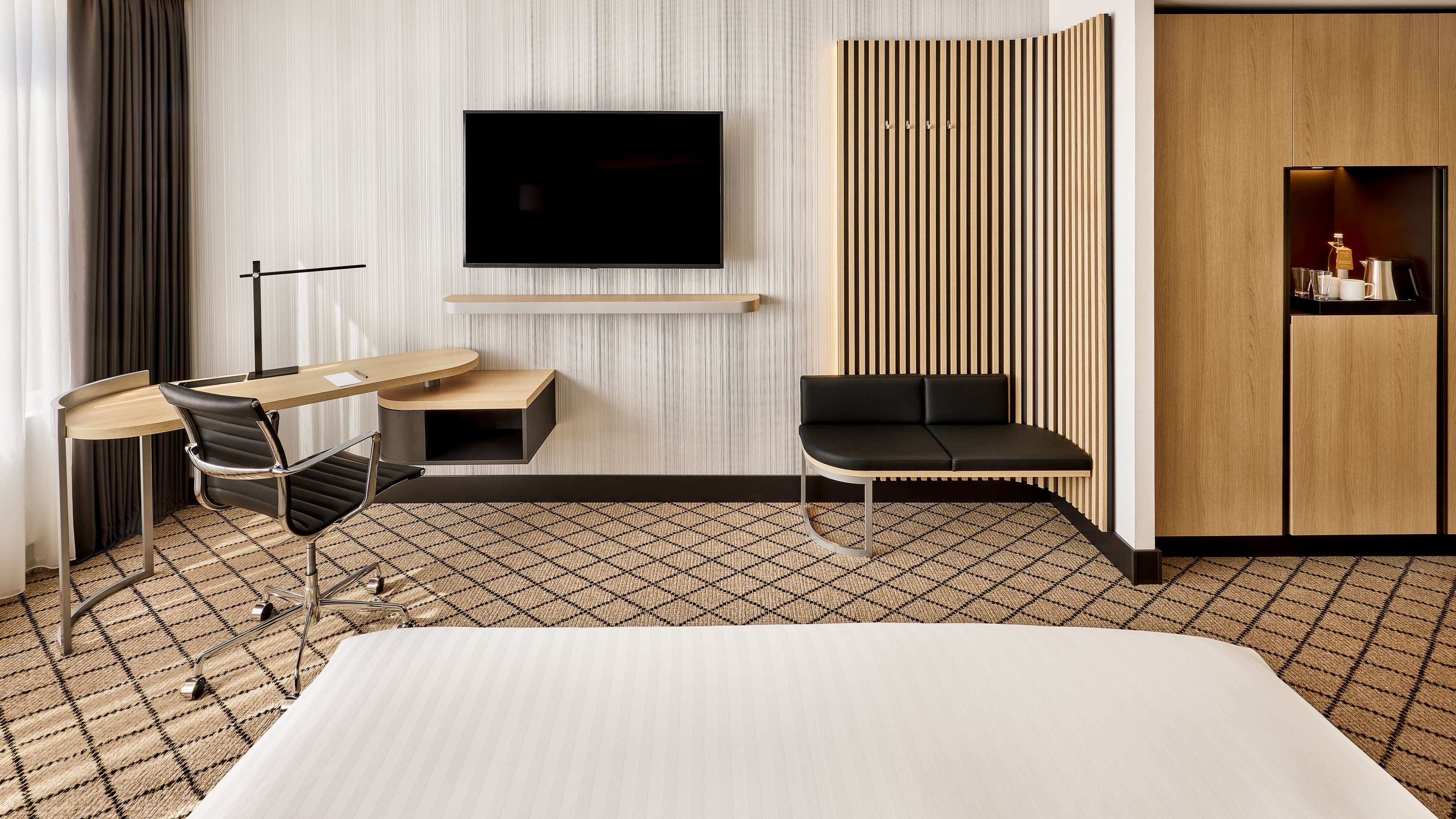 Lake side room - Image 5