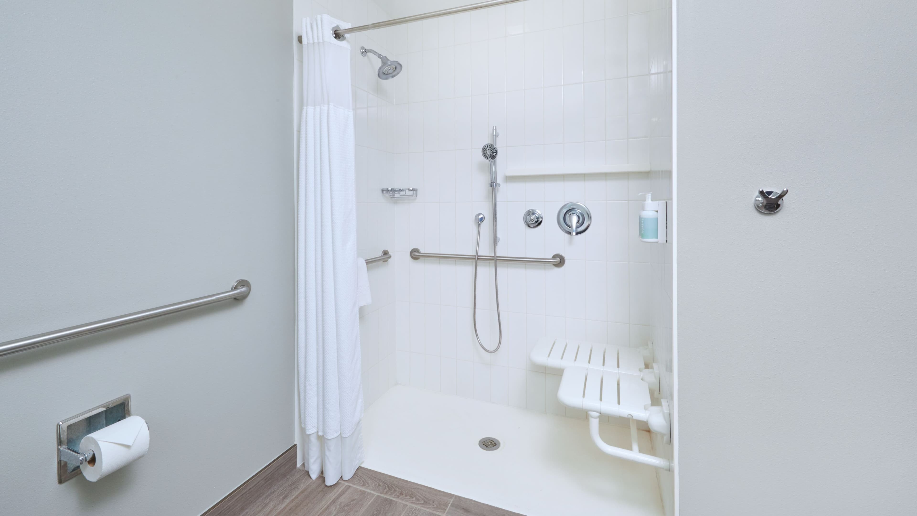 Accessible Guest room - Image 5