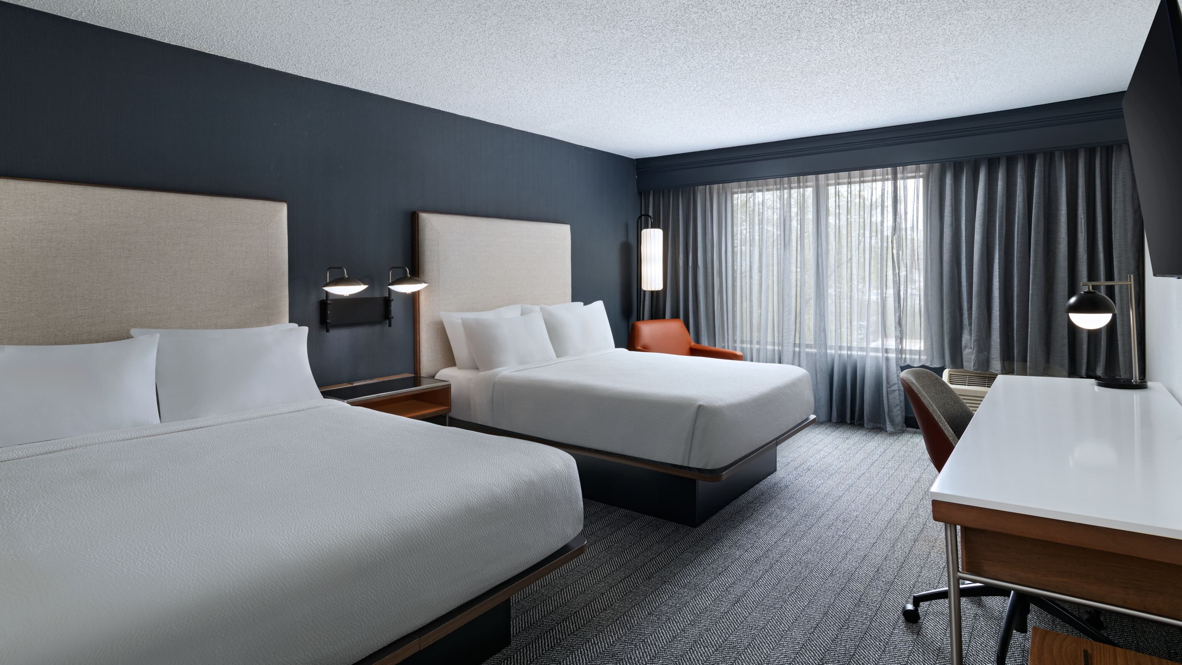 Courtyard Houston The Woodlands - Image 2