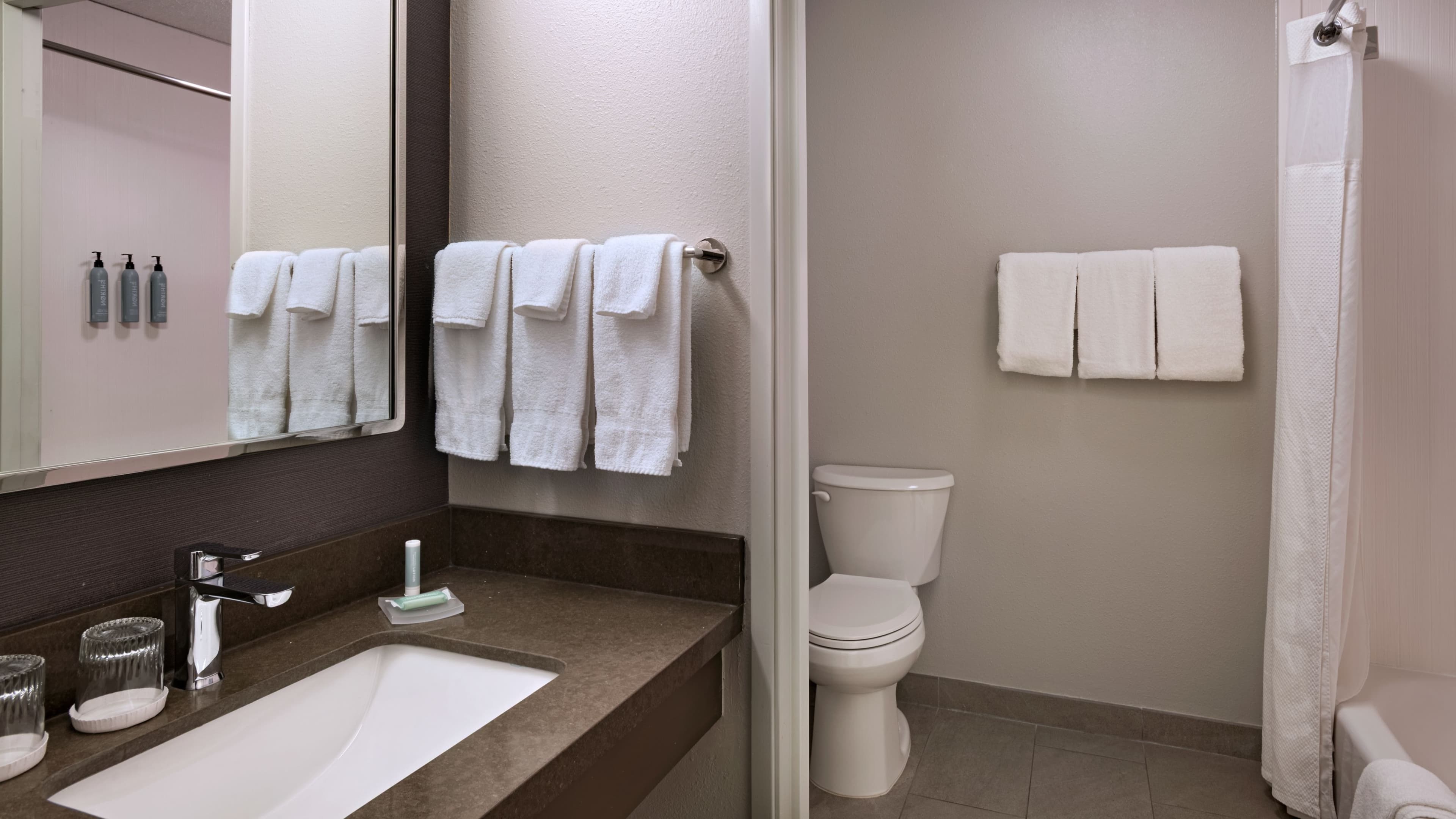 King Guestroom - Image 4