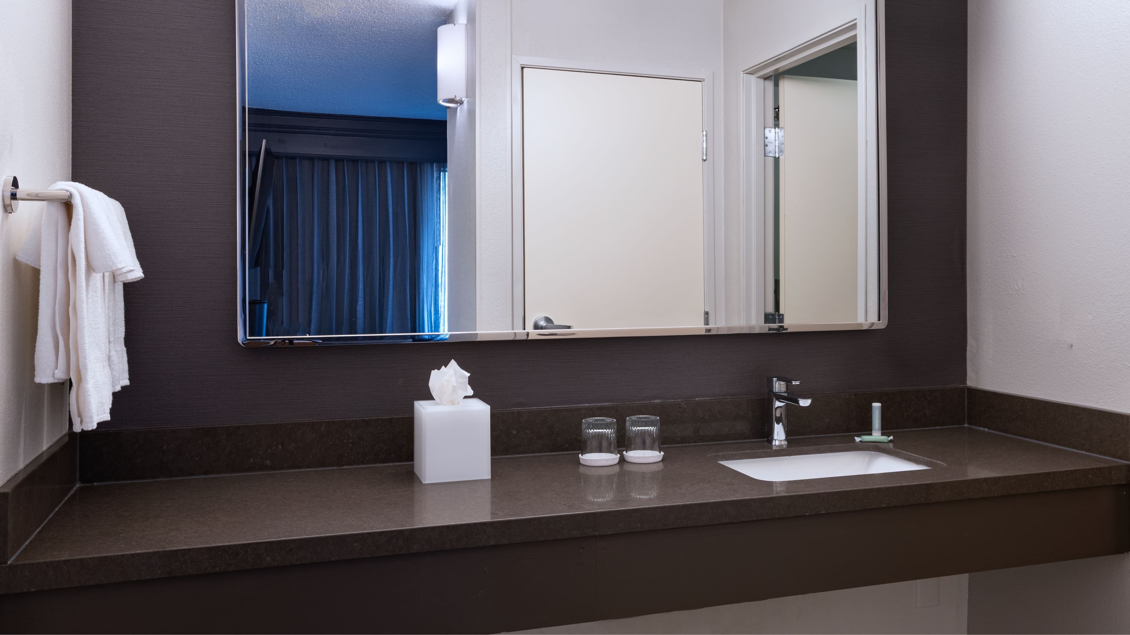 King Guestroom - Image 3