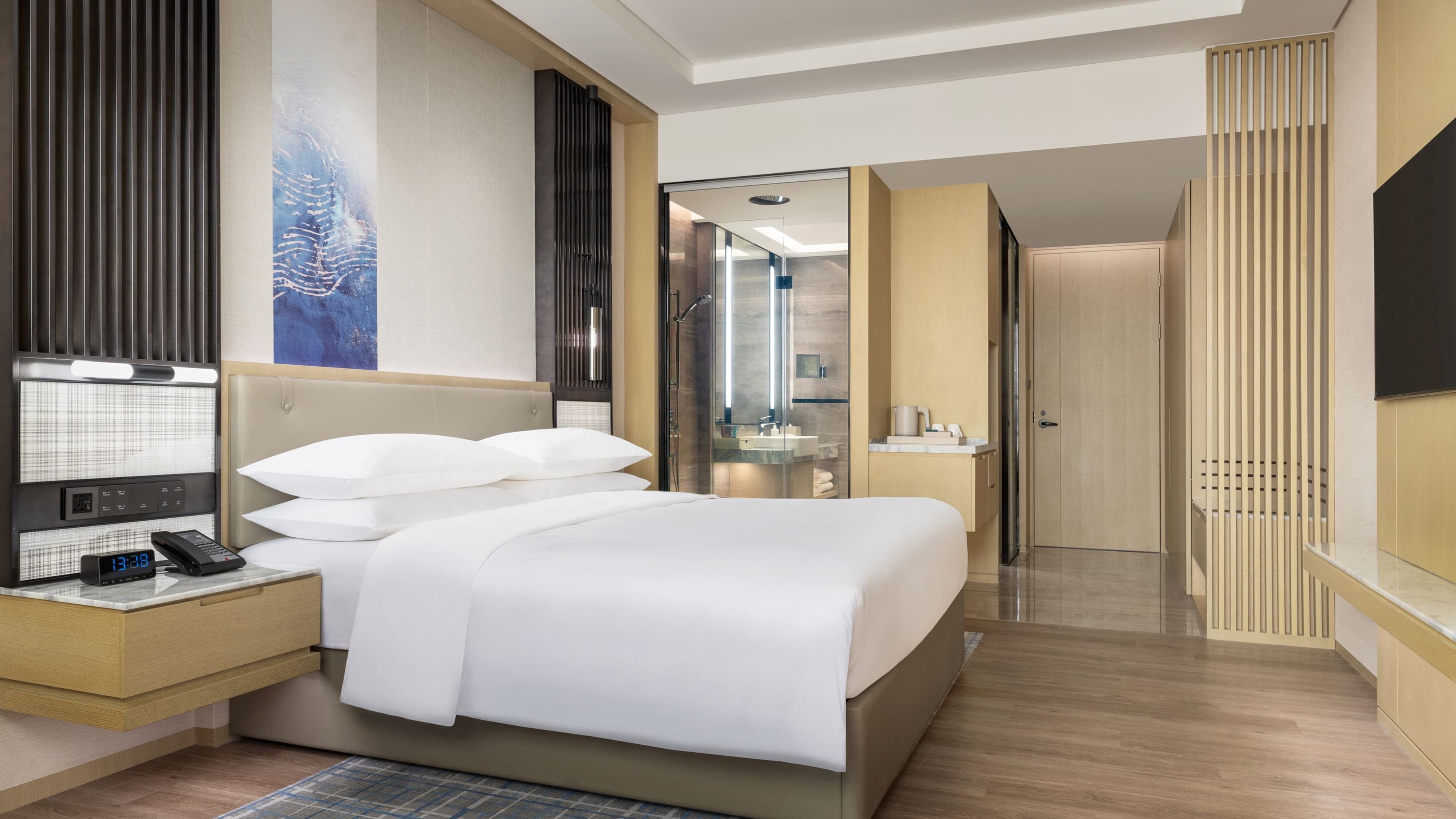 Courtyard Deluxe - Image 2