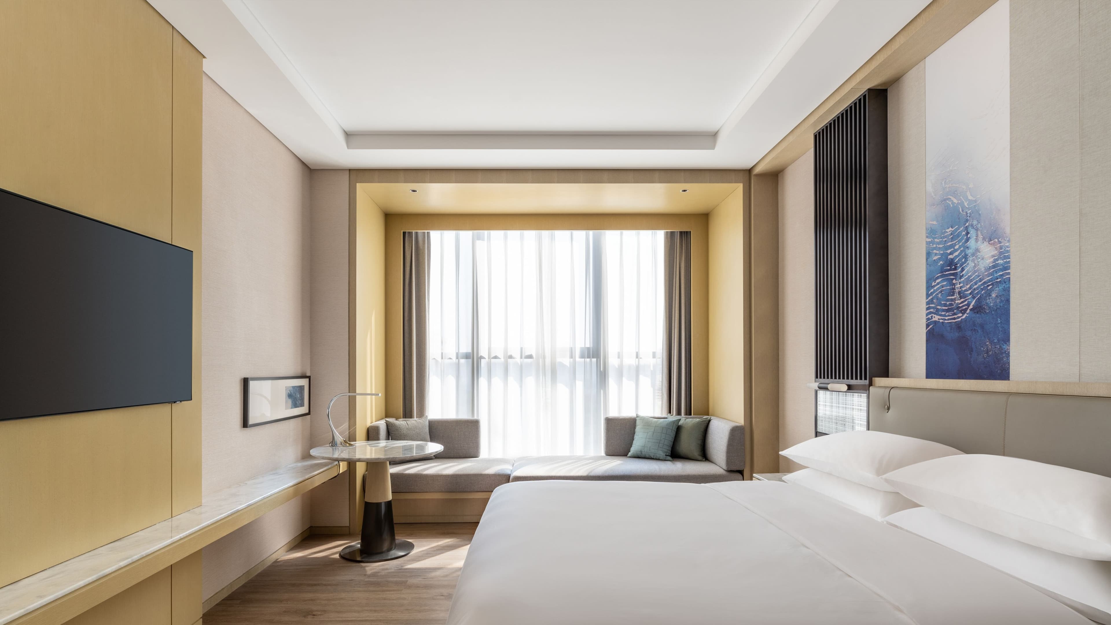 Courtyard Deluxe - Image 1