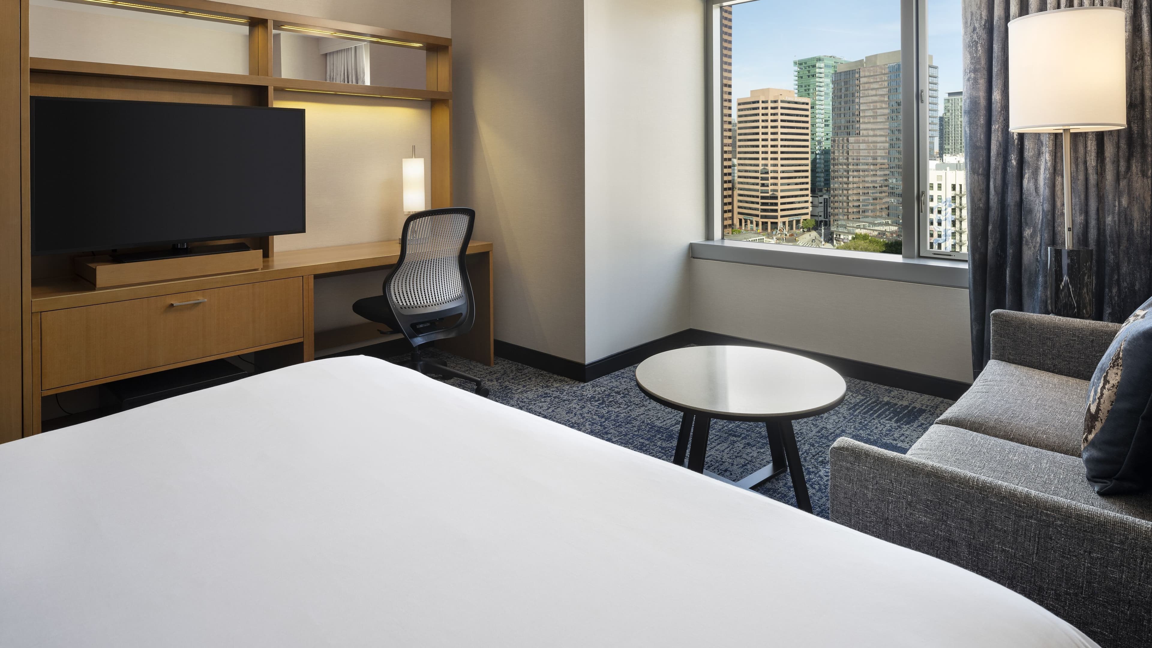 King High Floor City View - Image 2