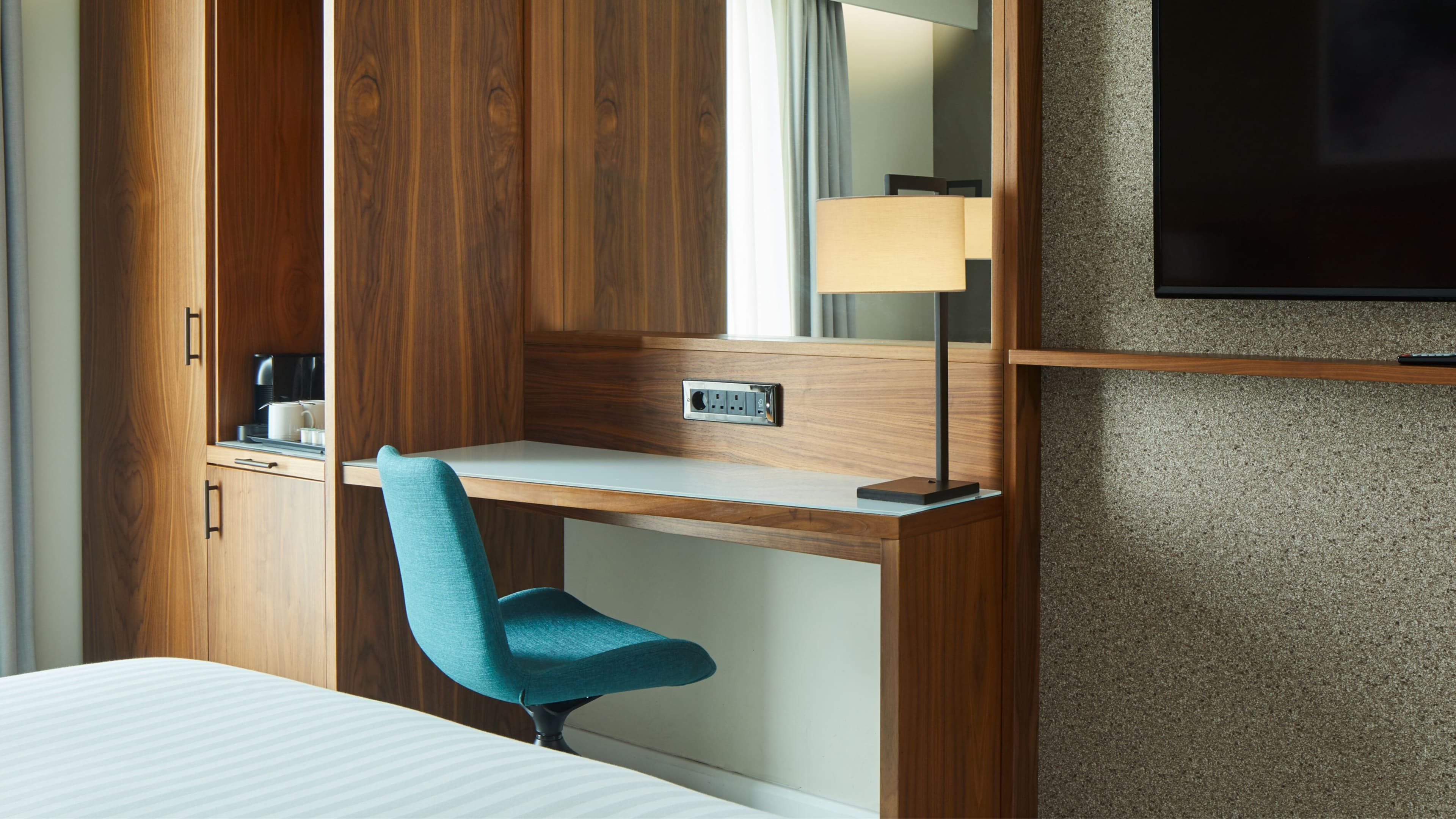 Courtyard London Gatwick Airport - Image 5