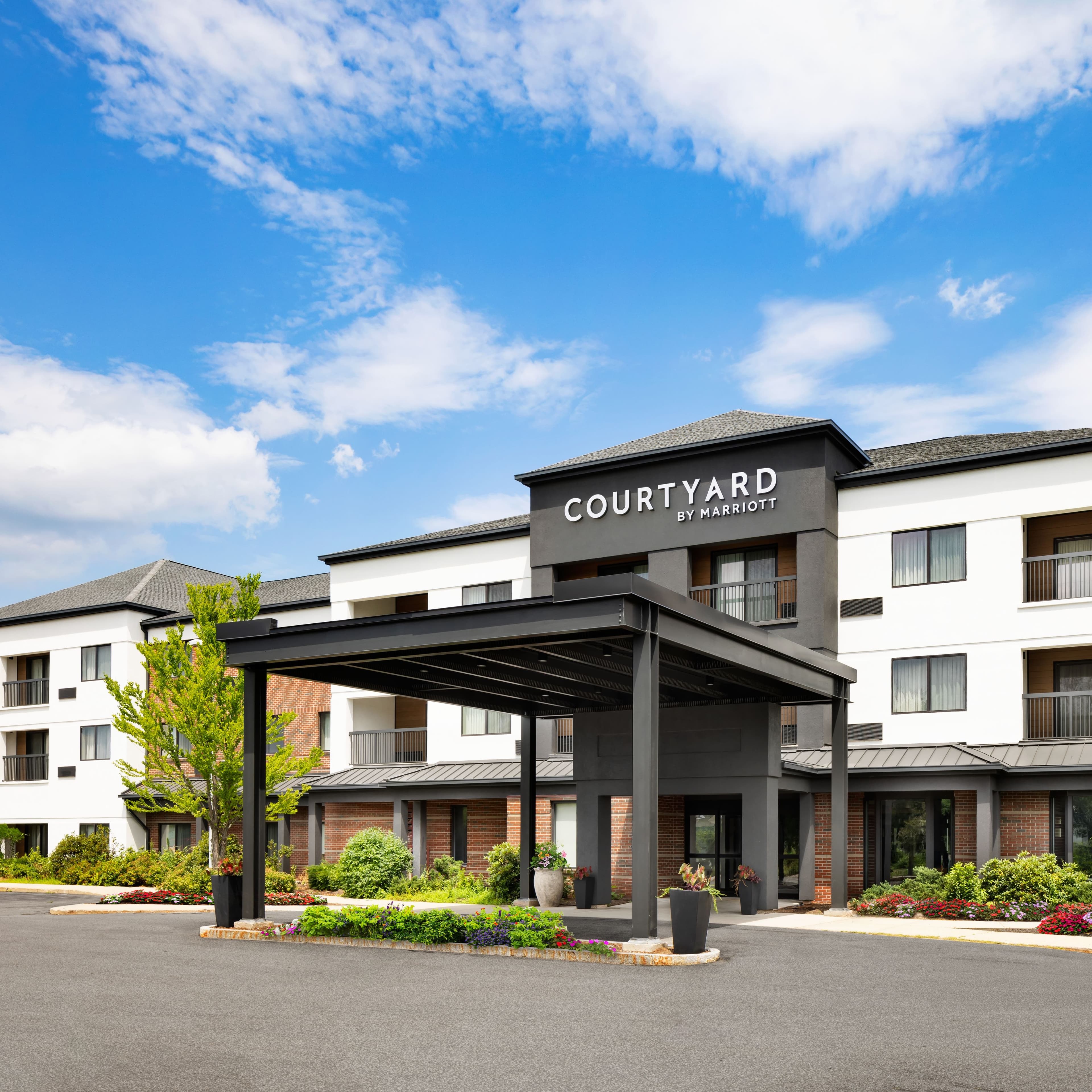 Courtyard Concord - Image 1