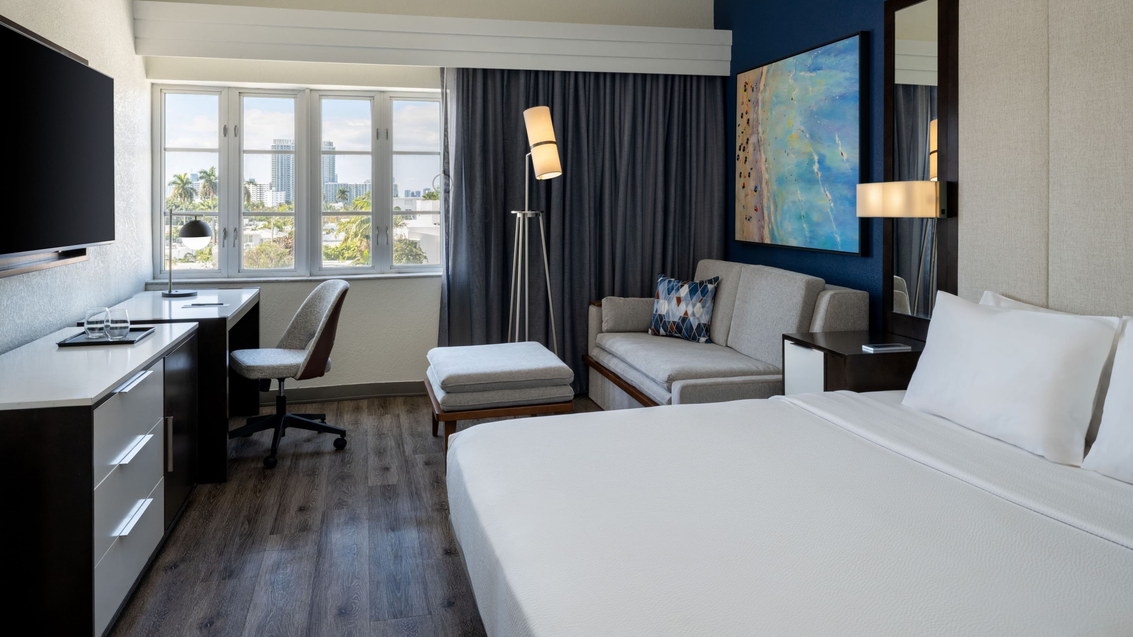 Courtyard Miami Beach South Beach - Image 3