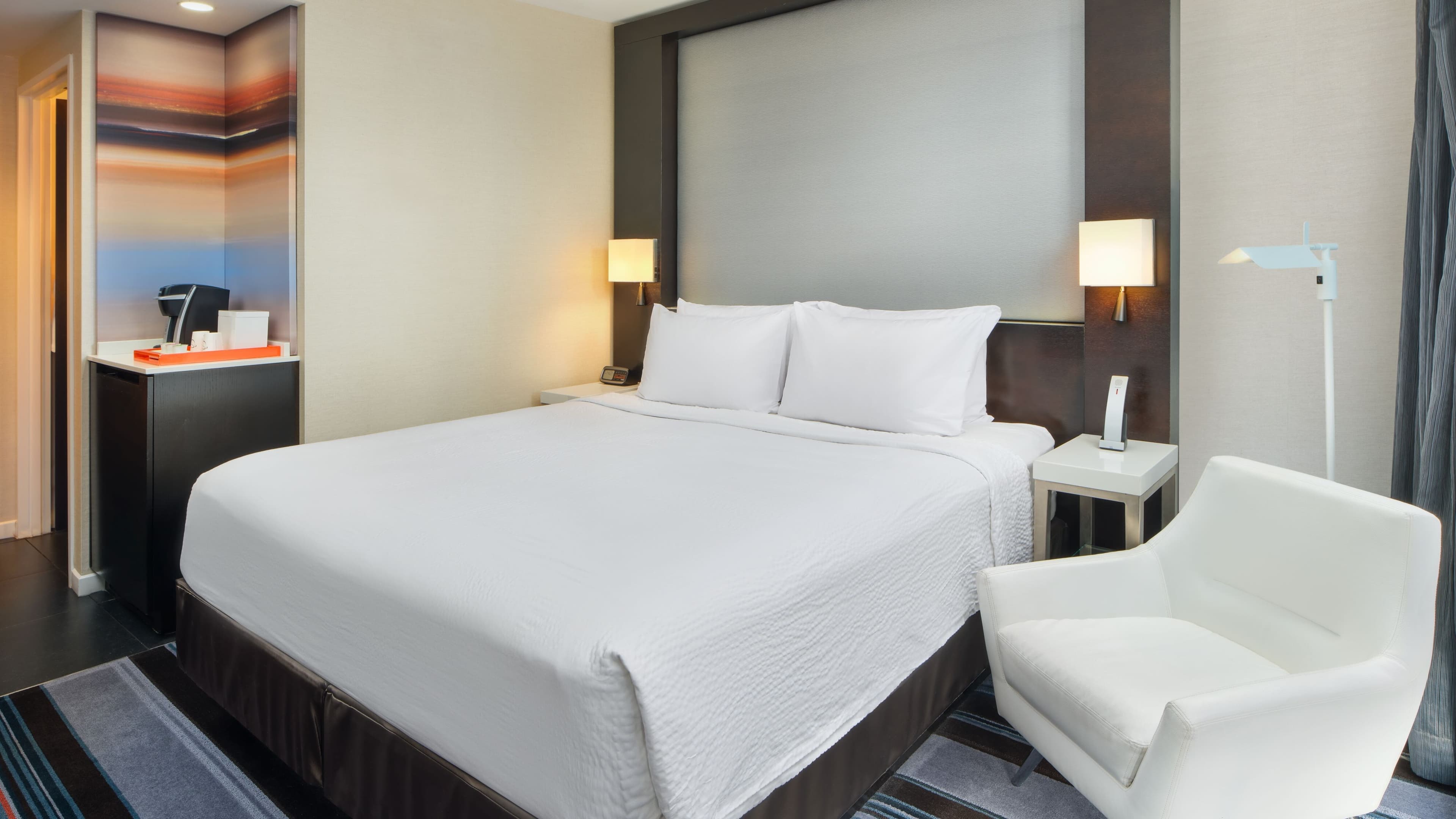 One Bed City View Room - Image 1