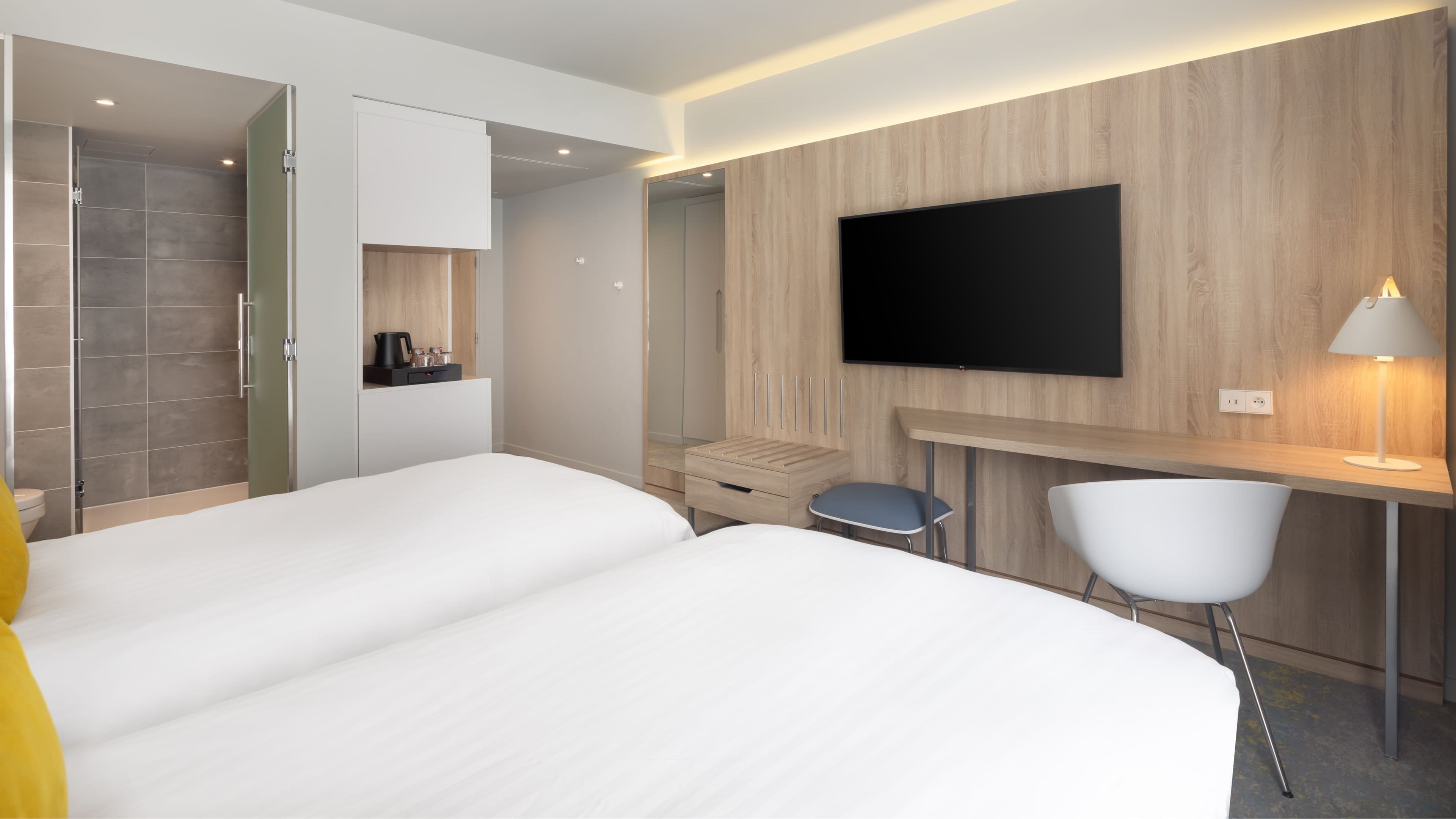 Deluxe Room - Image 3
