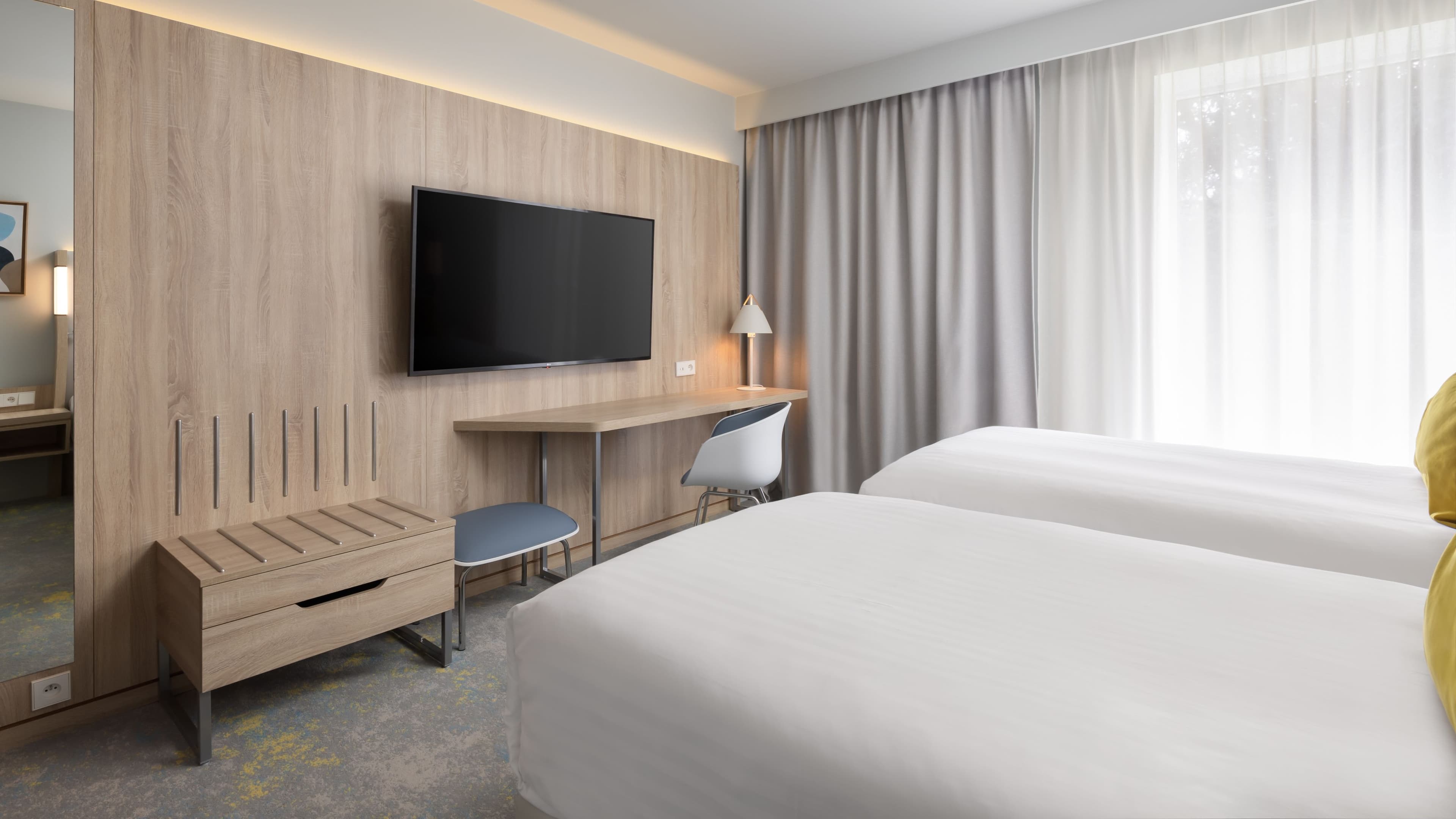 Deluxe Room - Image 4