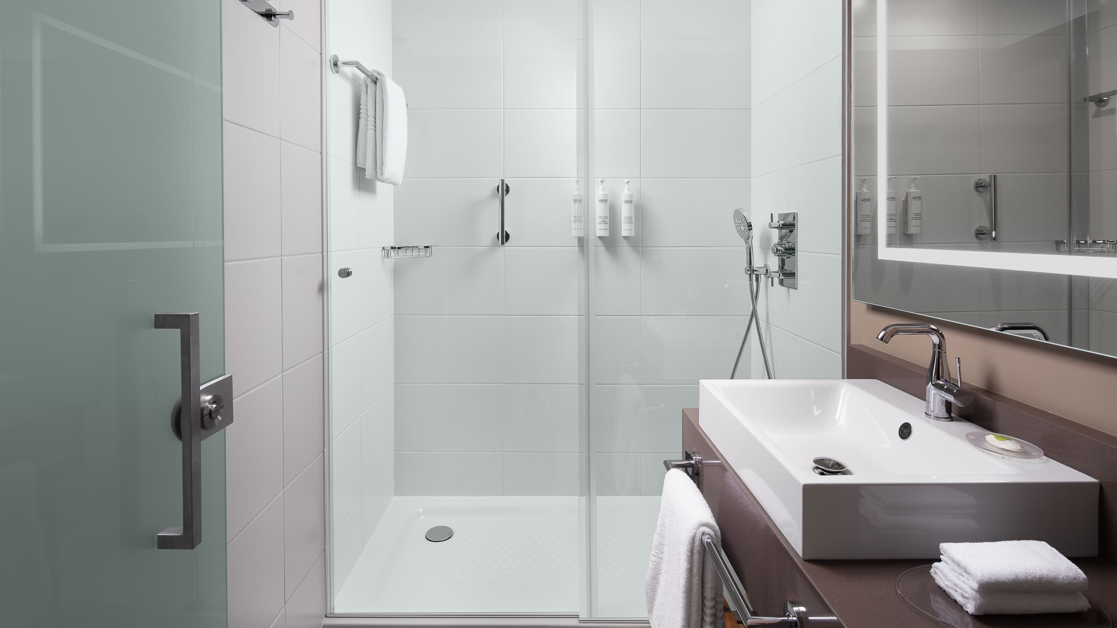 Courtyard Paris Porte de Versailles - Image 3