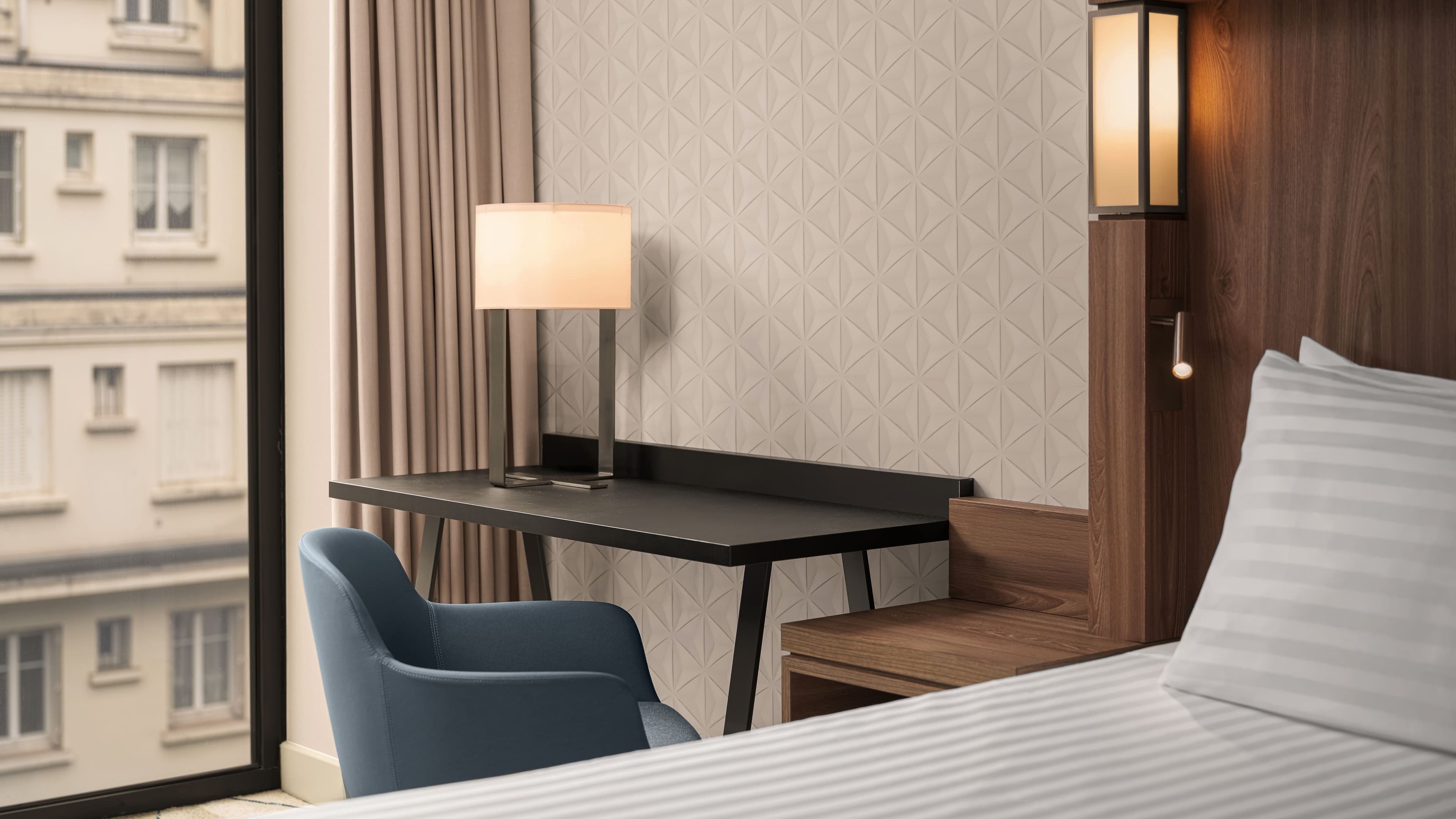 Courtyard Paris Porte de Versailles - Image 4