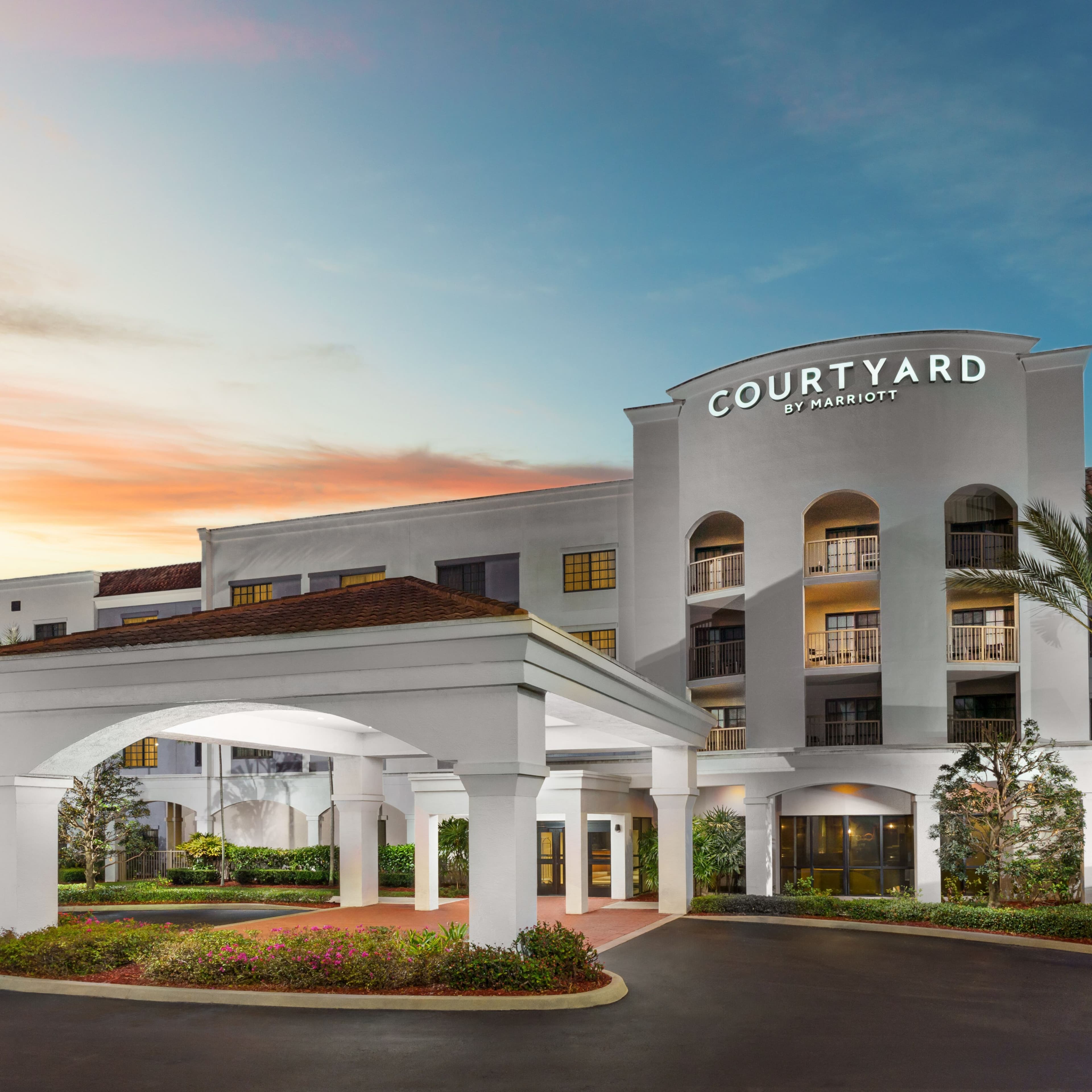 Courtyard Stuart - Image 1