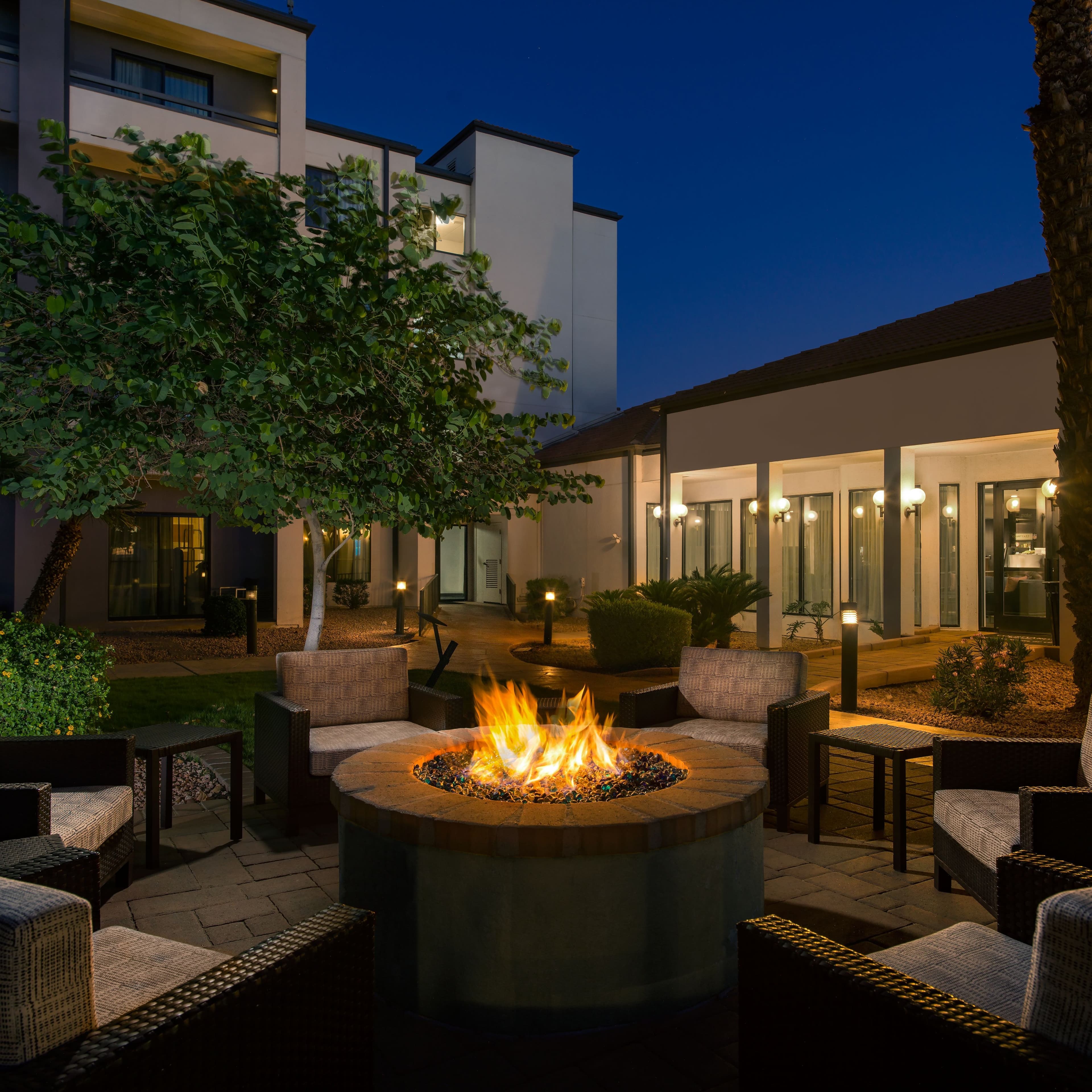 Courtyard Phoenix Airport - Image 1