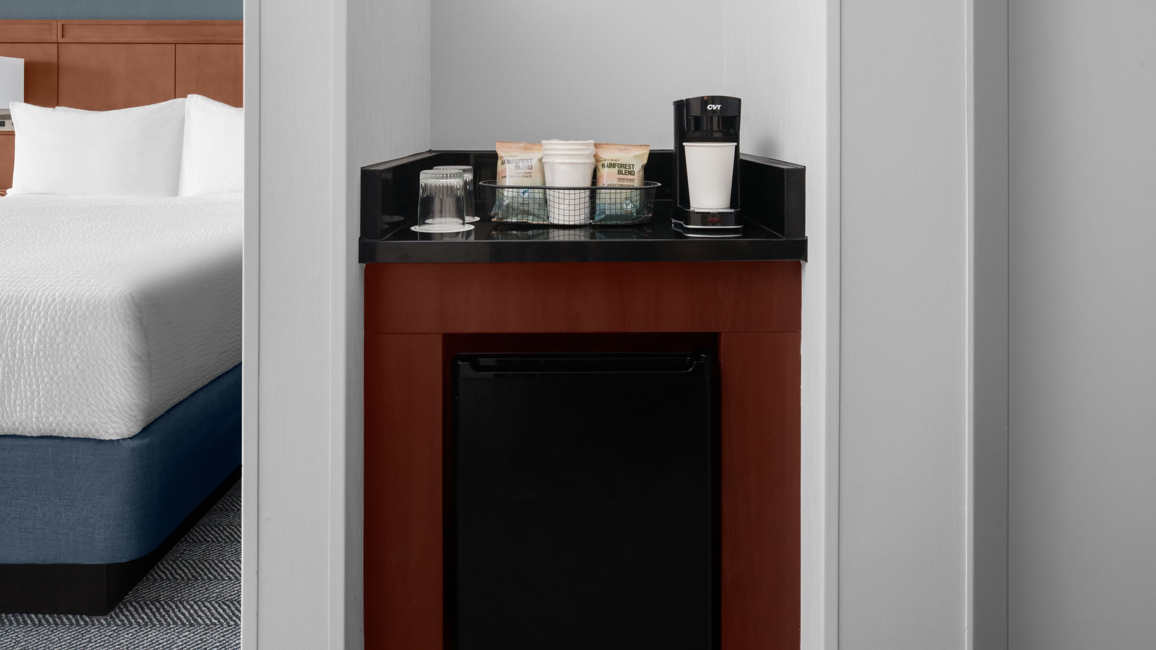 King Guest Room - Image 6
