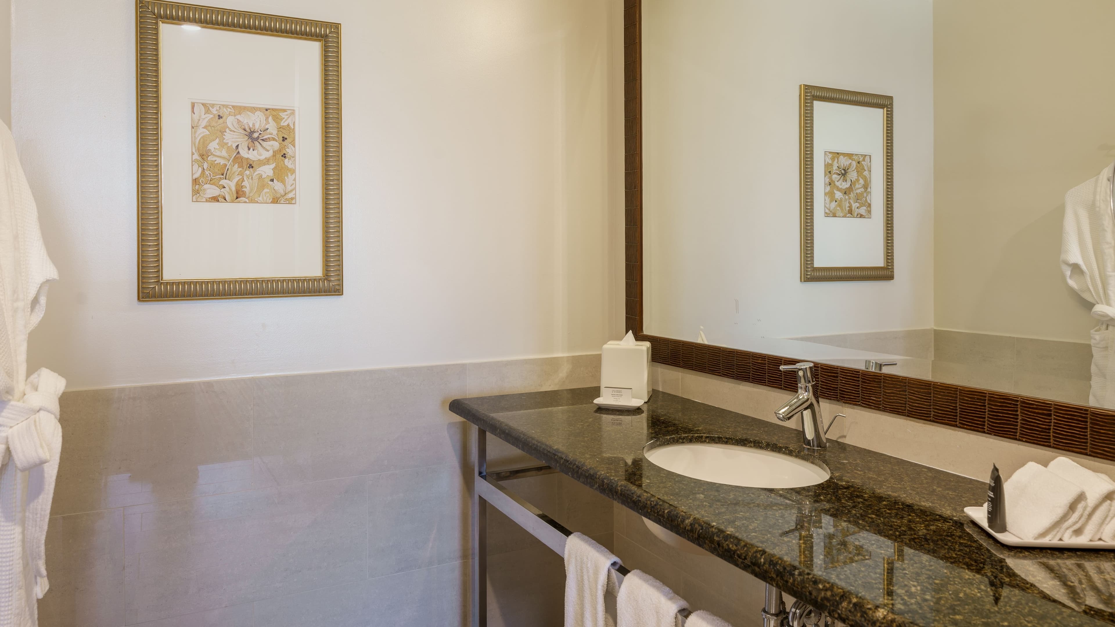 Standard Double Room - Image 7