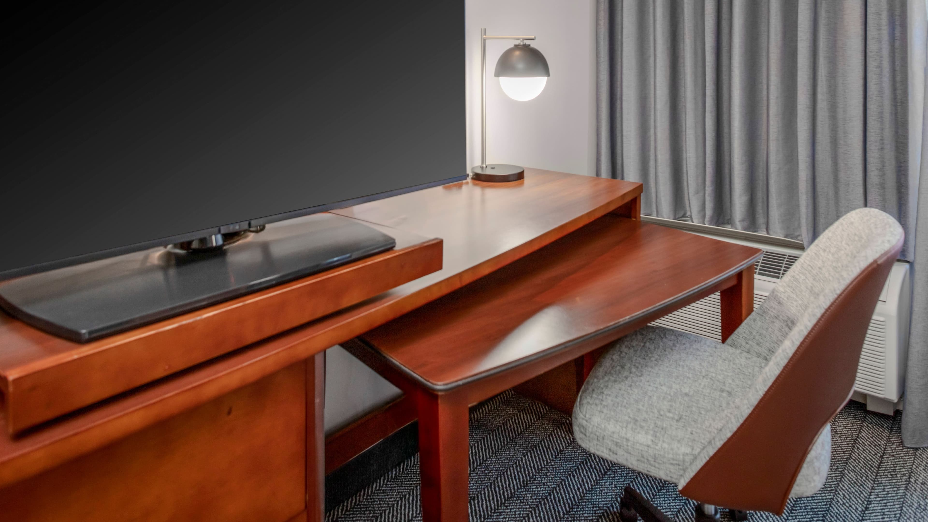 King Room with Sofa Bed - Image 4