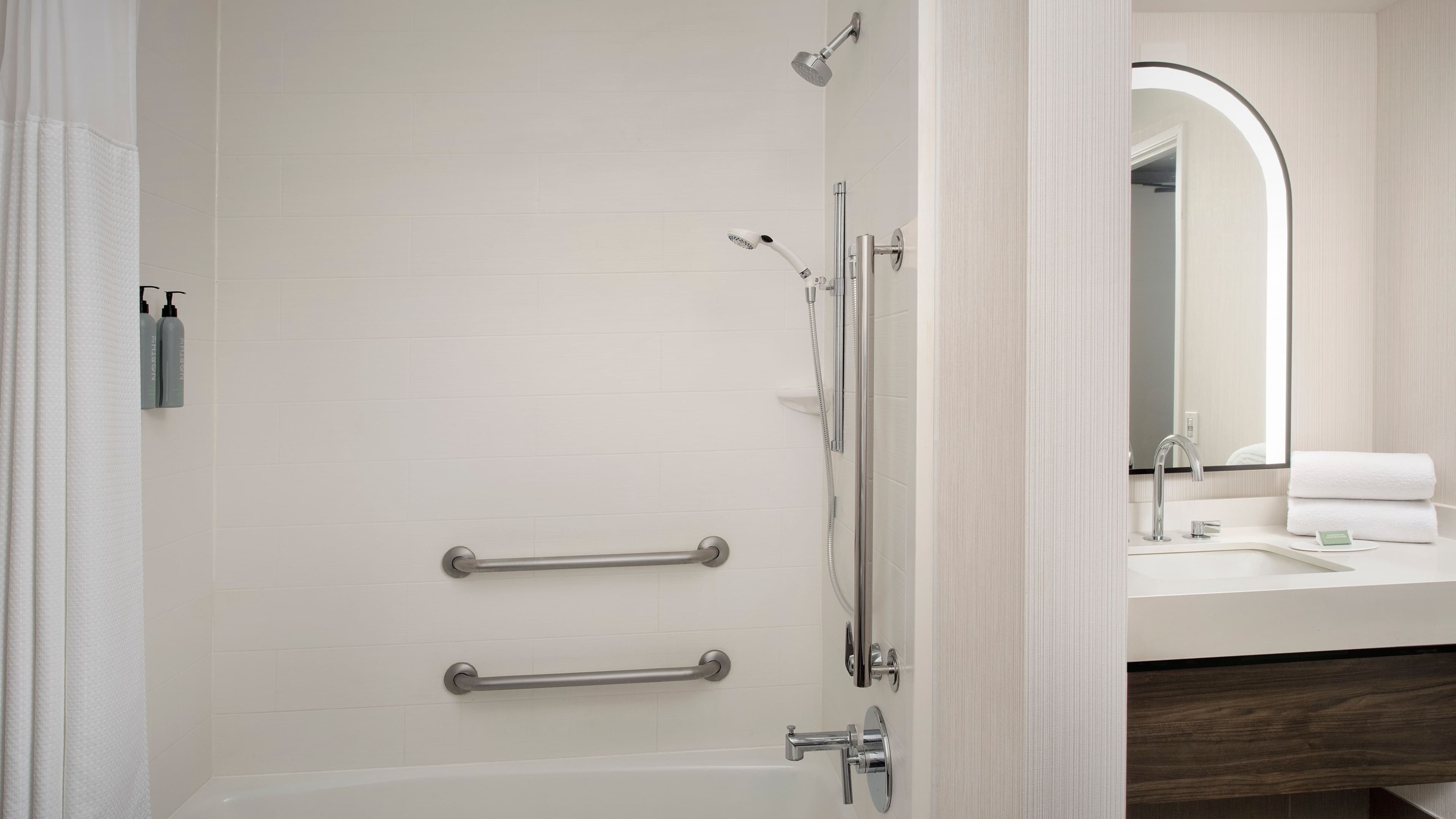 King Guest Room - Image 6