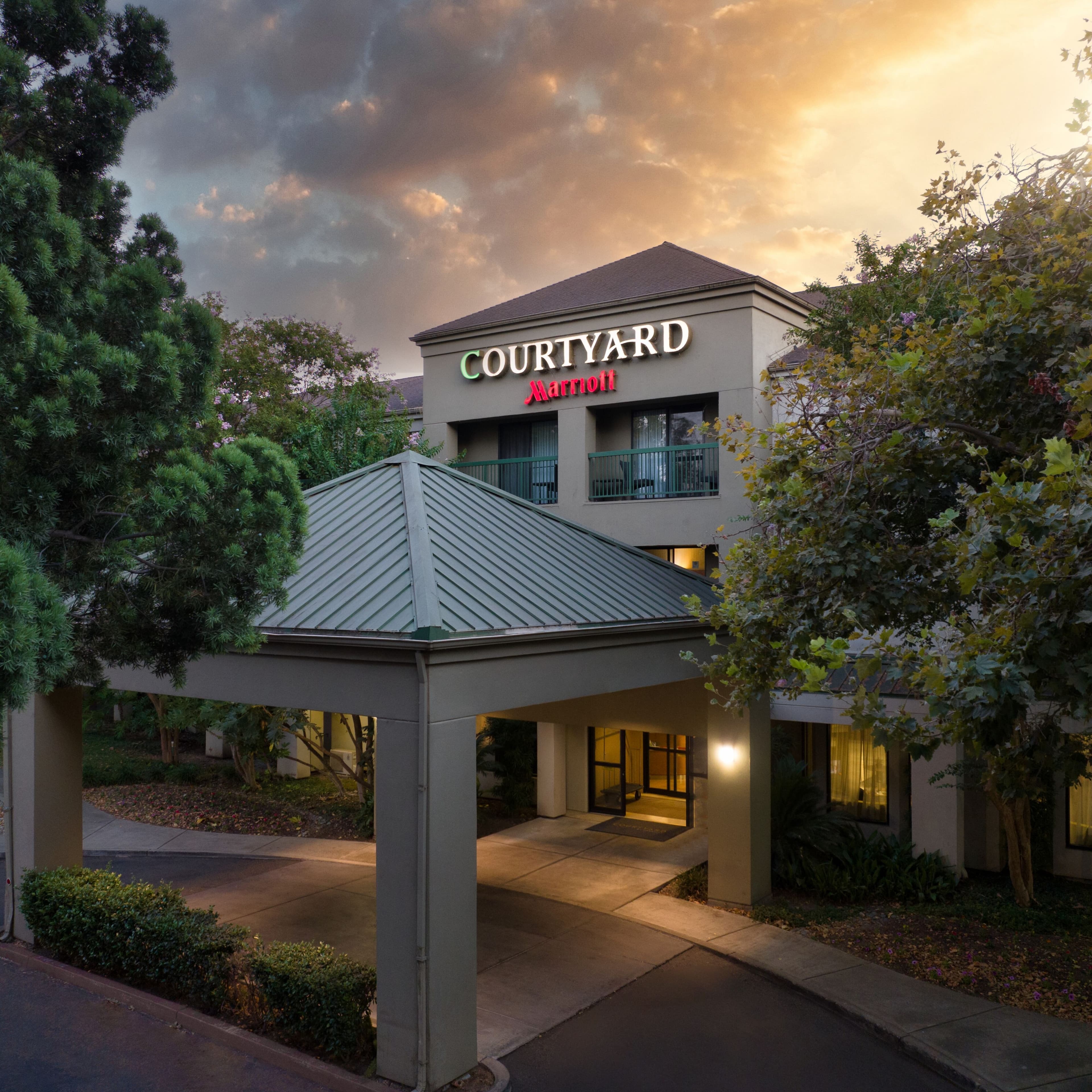 Courtyard Stockton - Image 1