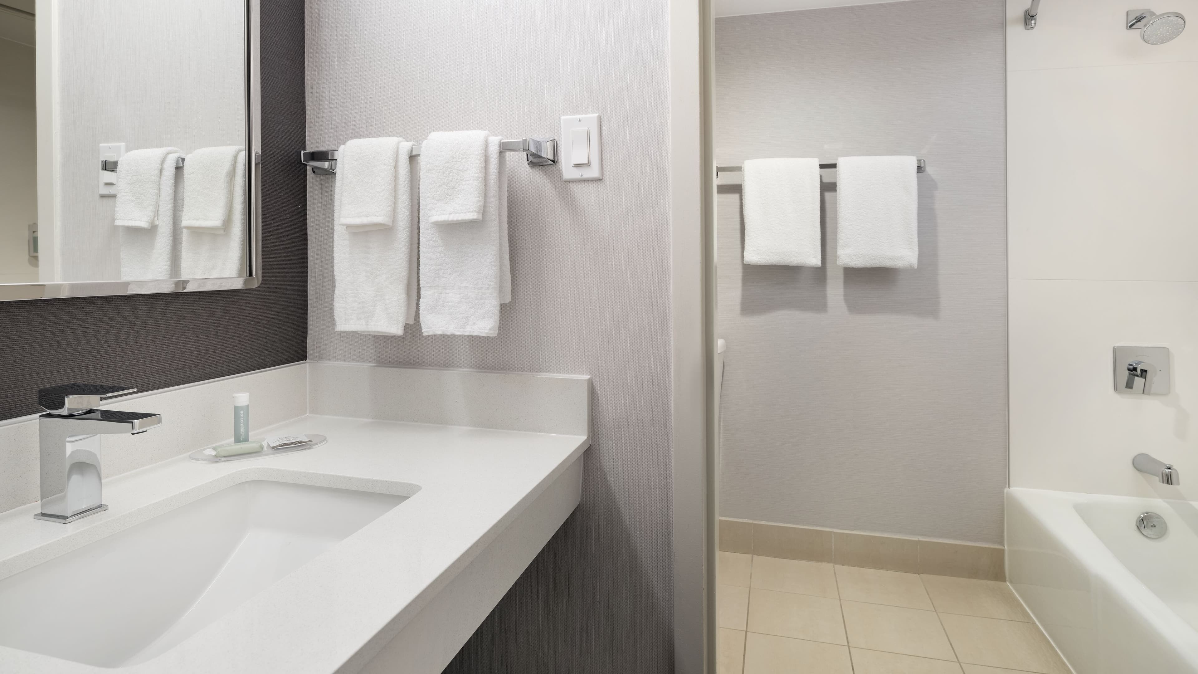 Crowne Plaza Foster City-San Mateo — 8