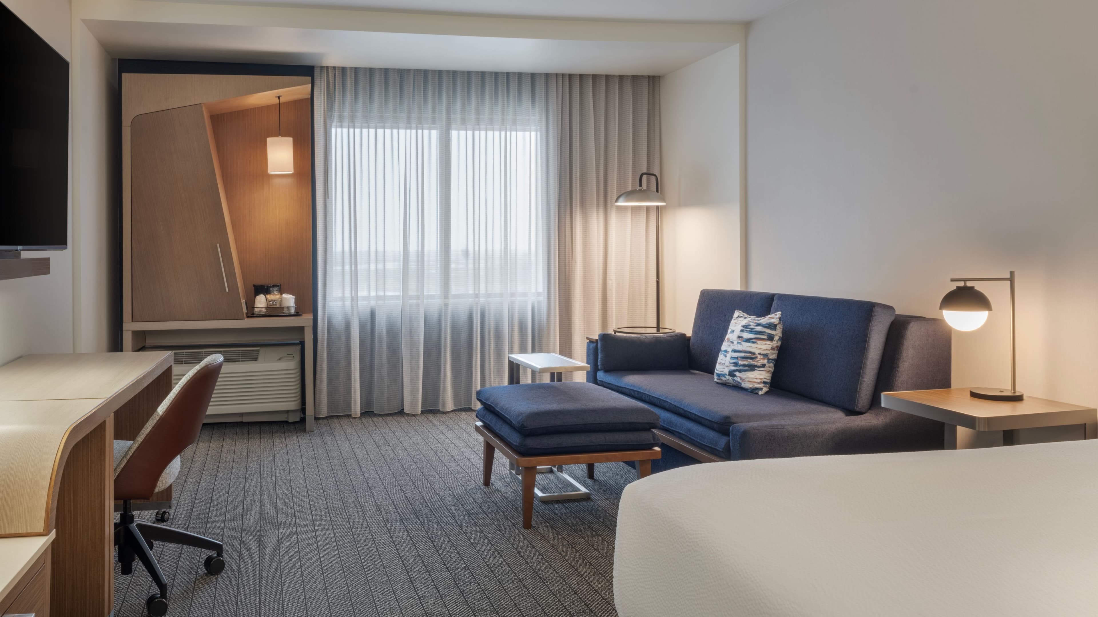 Courtyard Redwood City - Image 3