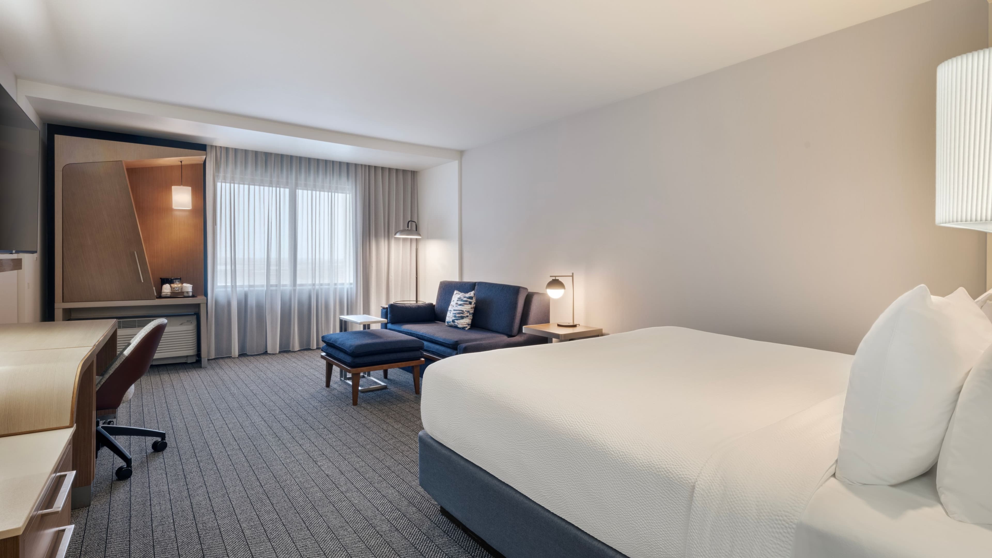 Courtyard Redwood City - Image 4