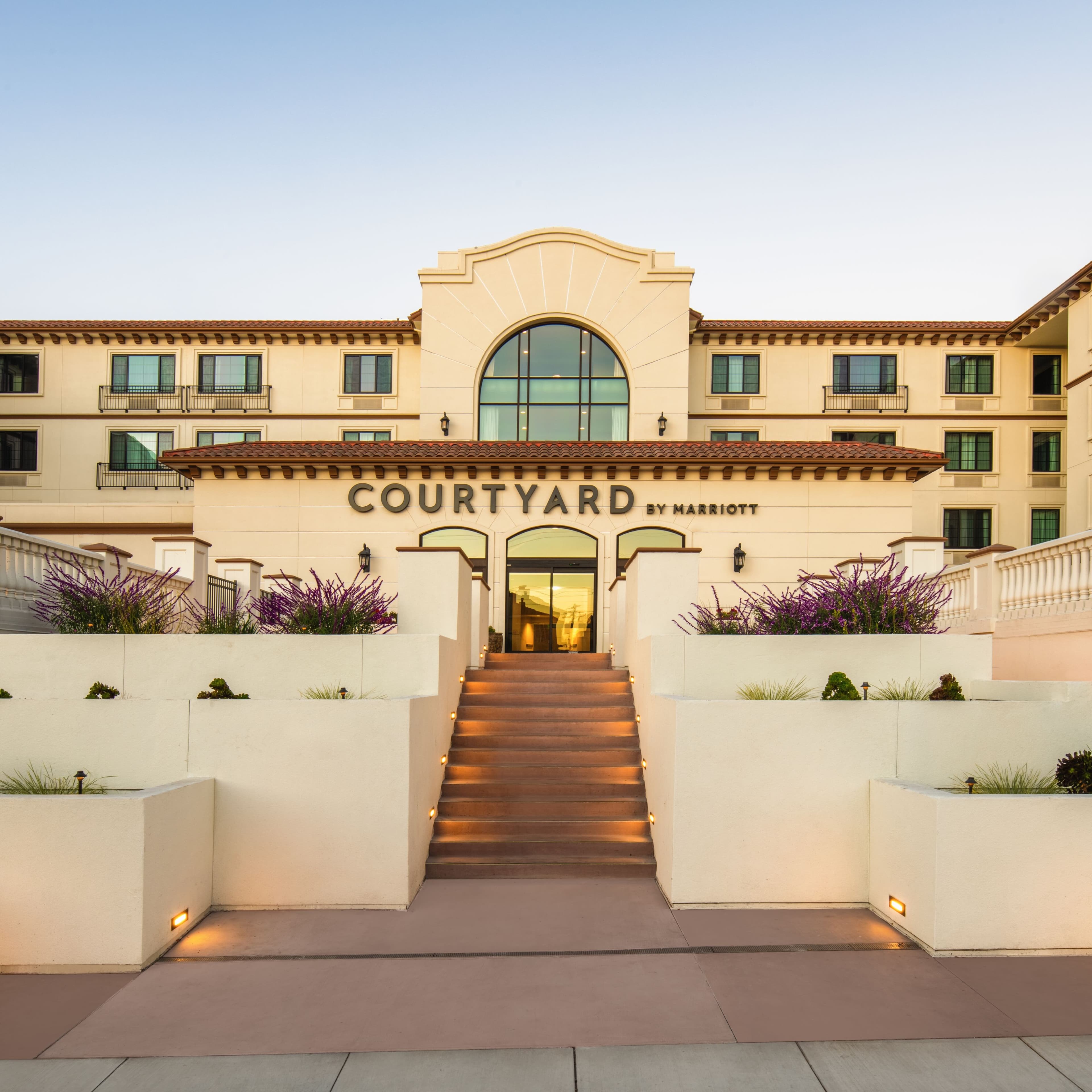 Courtyard Santa Cruz - Image 1