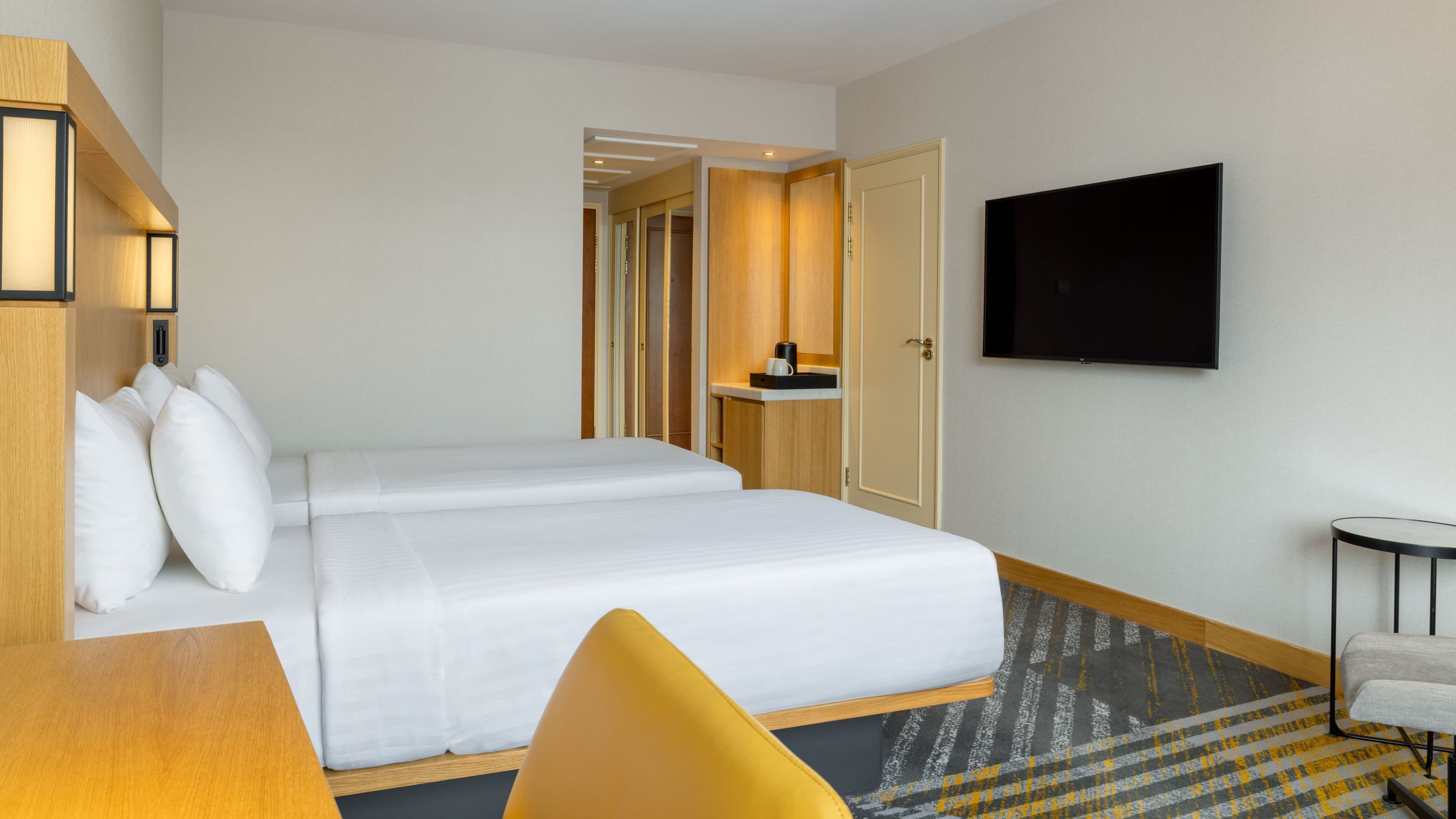 Superior Twin Room - Image 3
