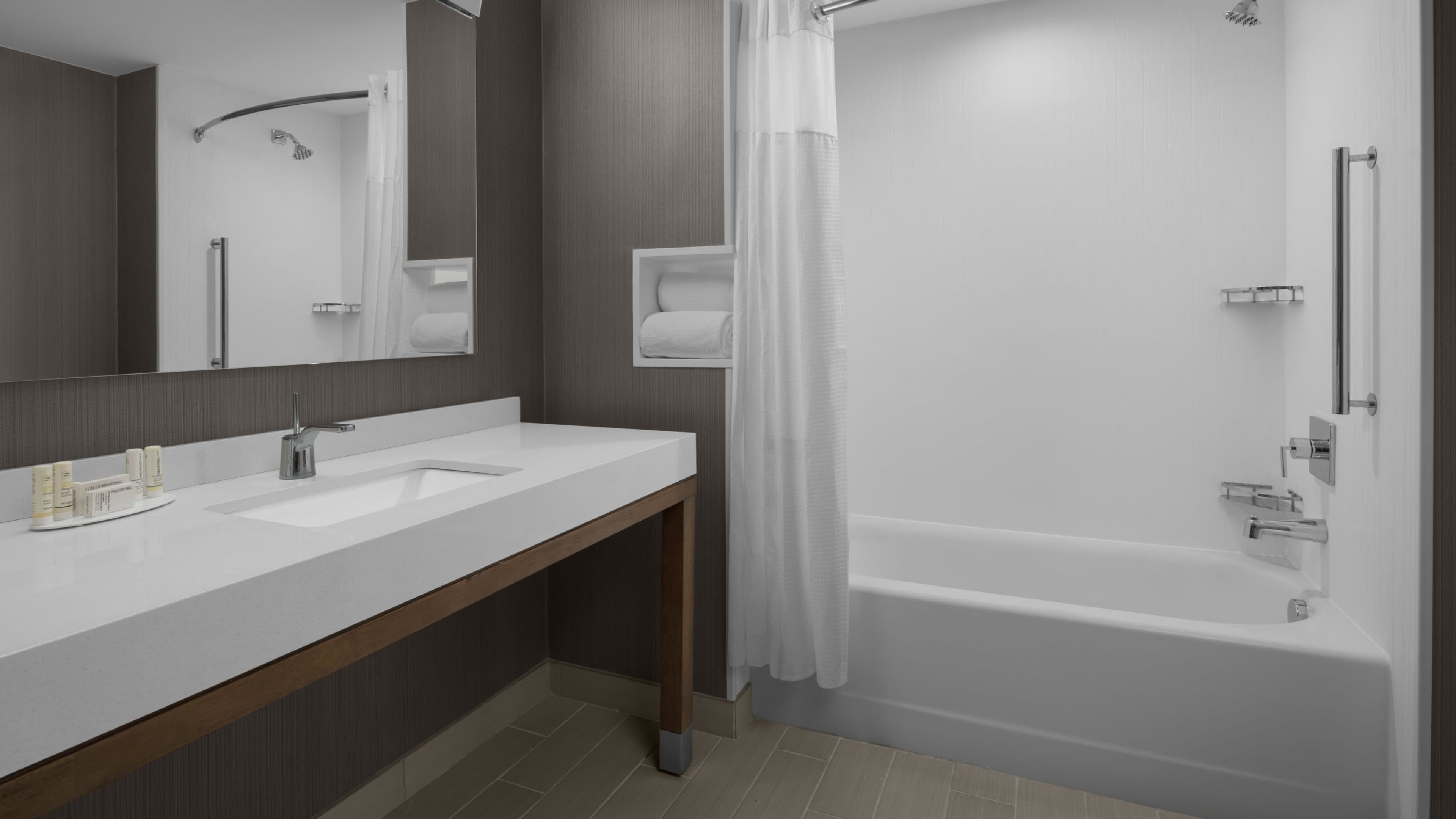 King Guest Room - Image 5