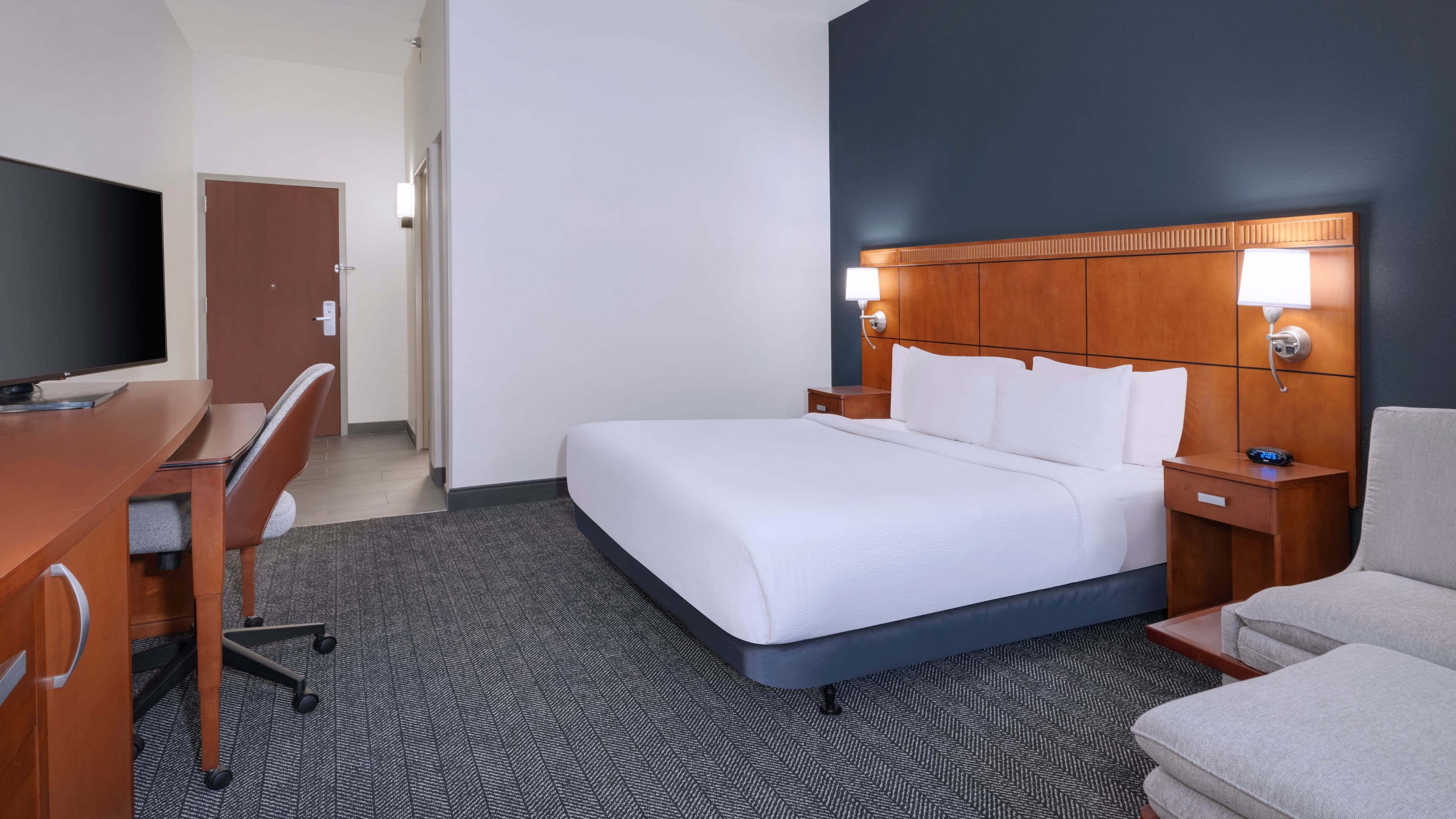 One King Bed - Image 3