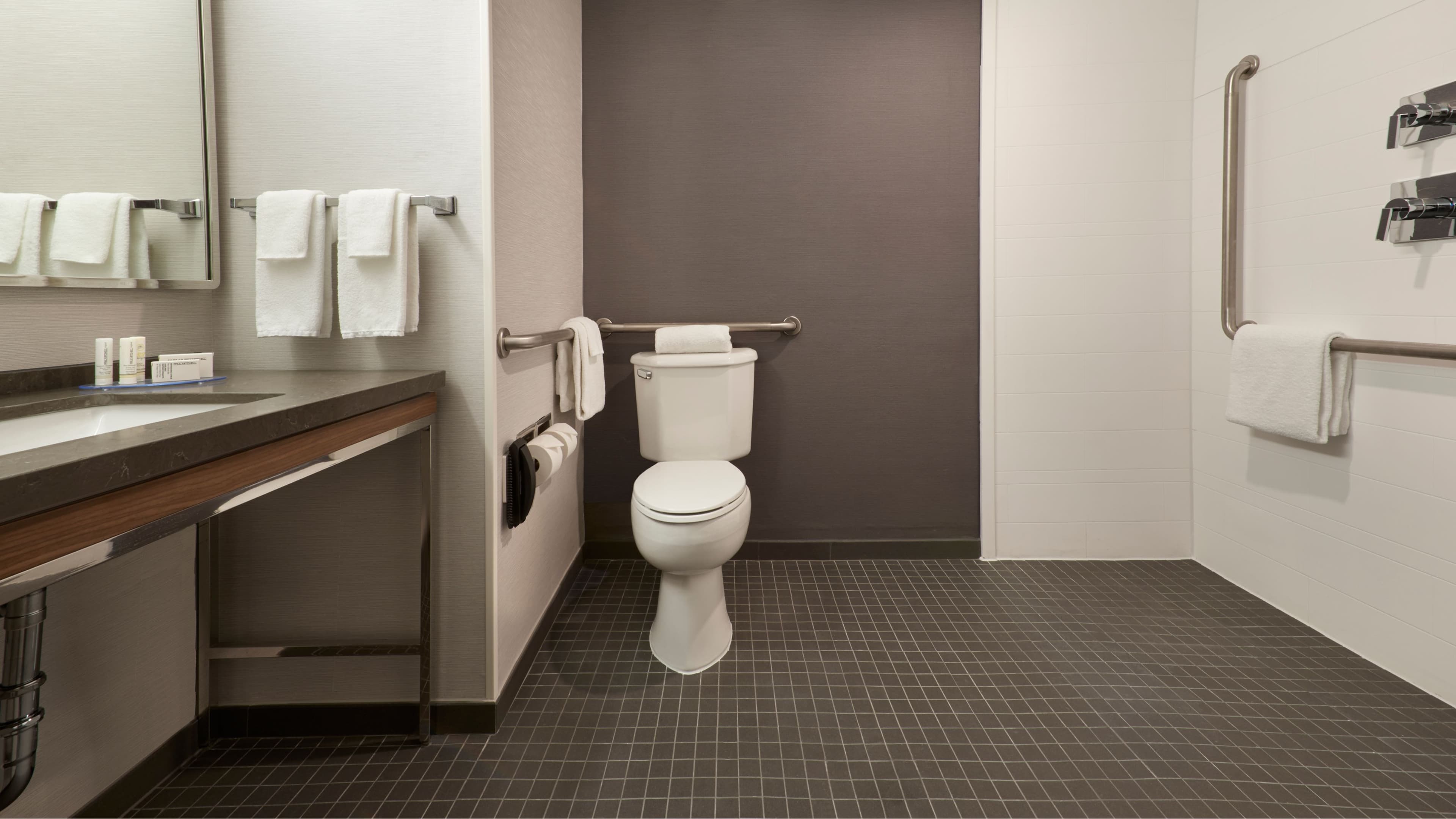 Holiday Inn Express & Suites Toronto Airport West — 11