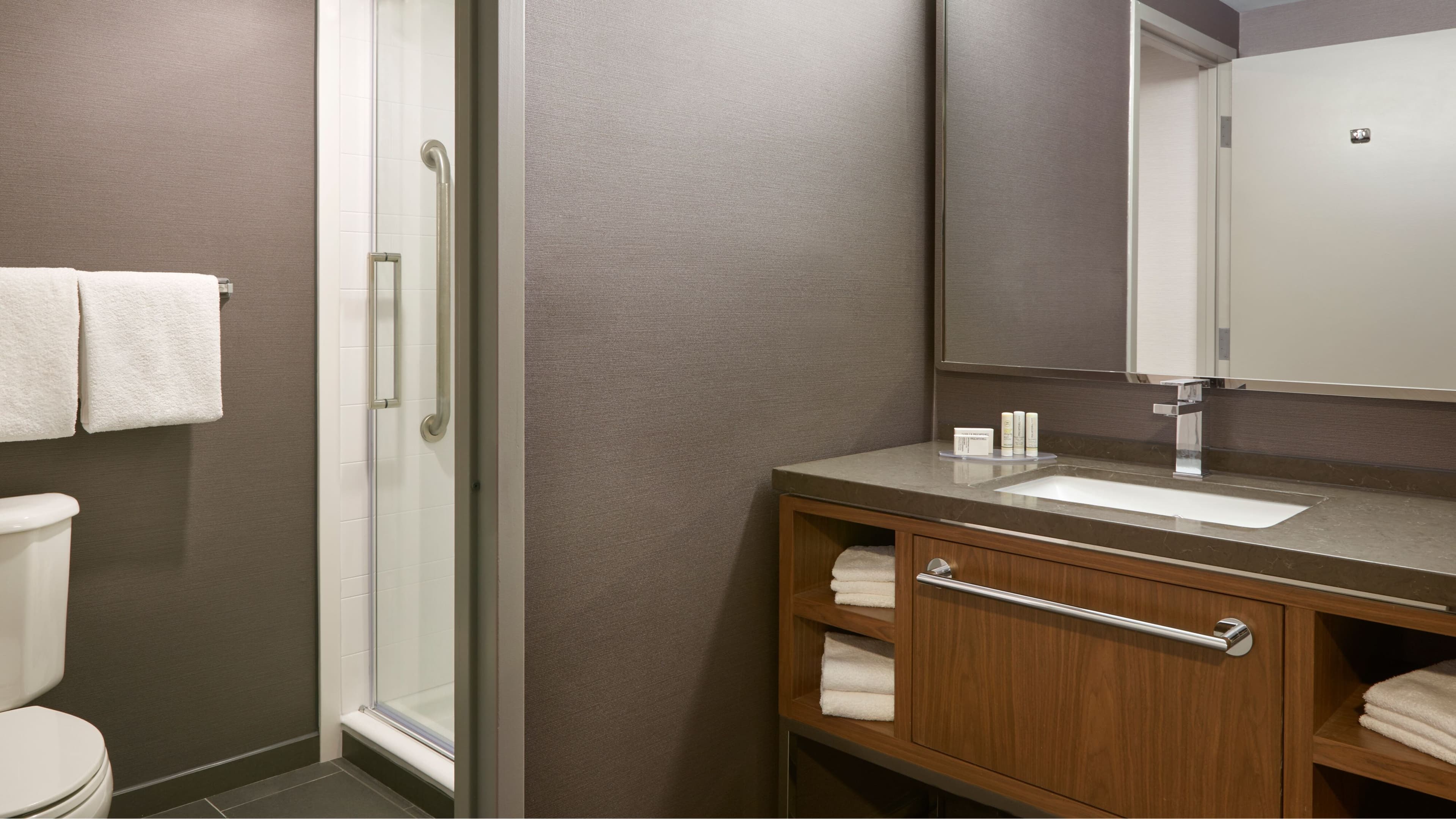 Holiday Inn Express & Suites Toronto Airport West — 10