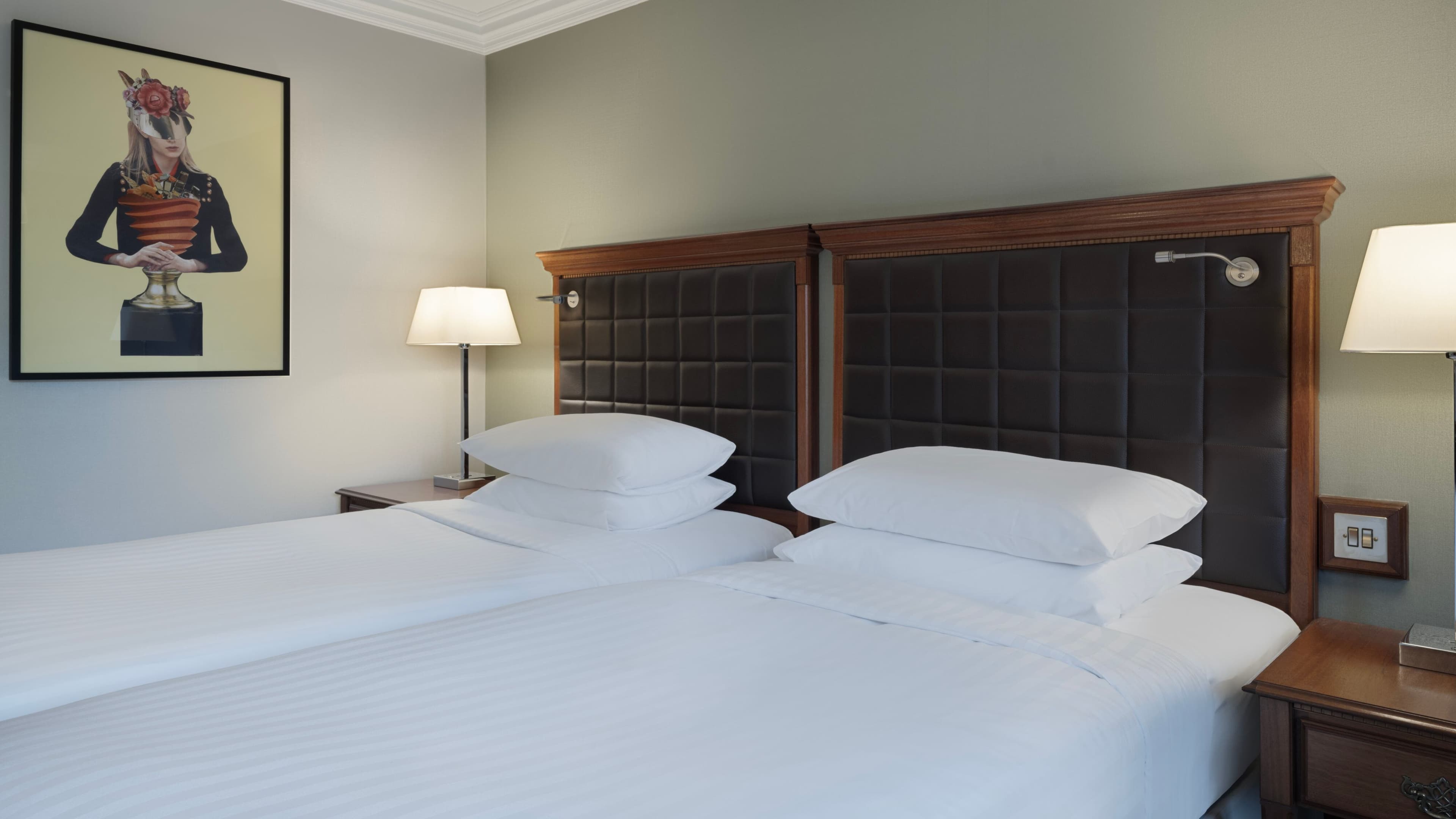 Deluxe Room - Image 3