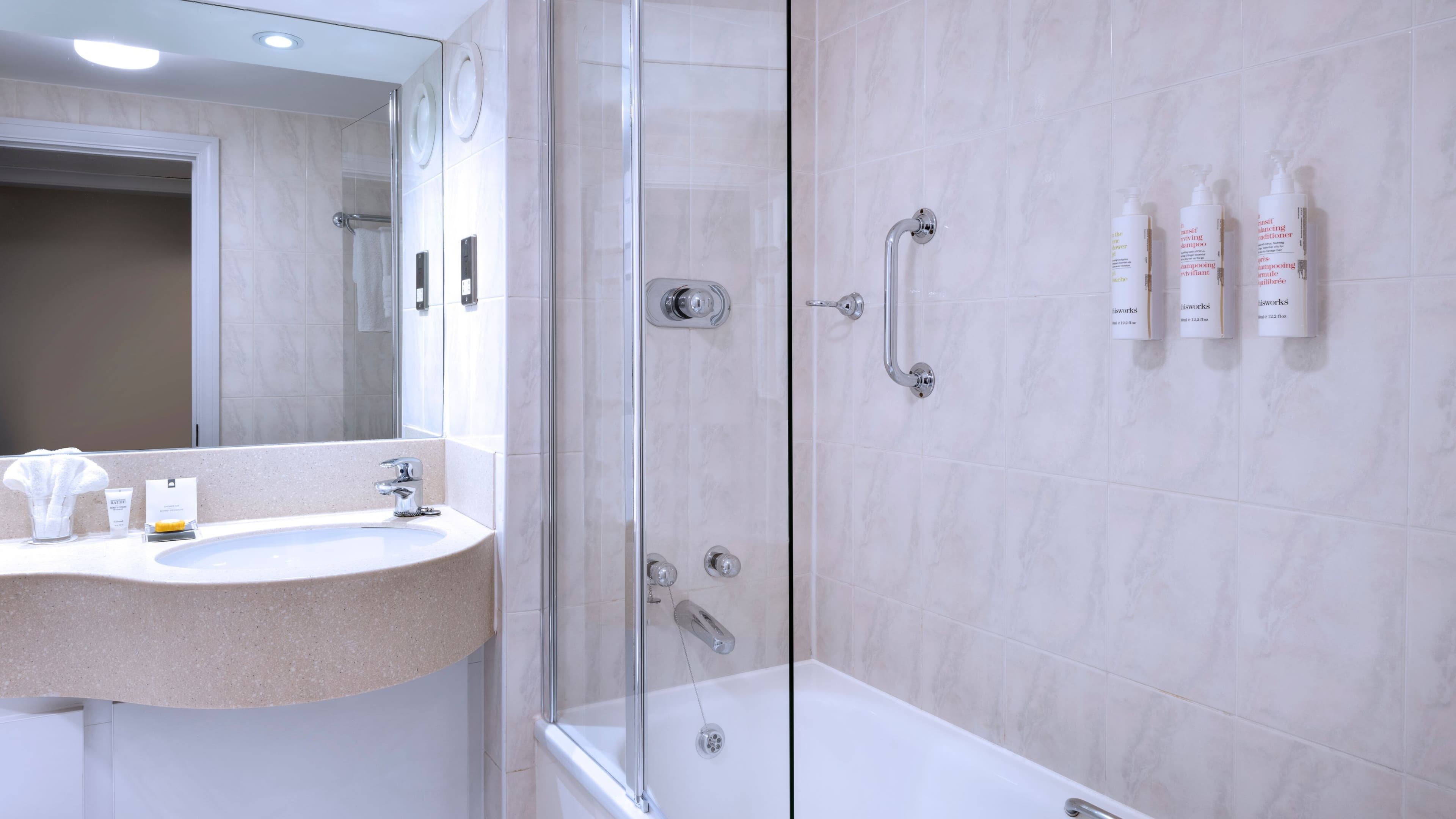 Deluxe Room - Image 6