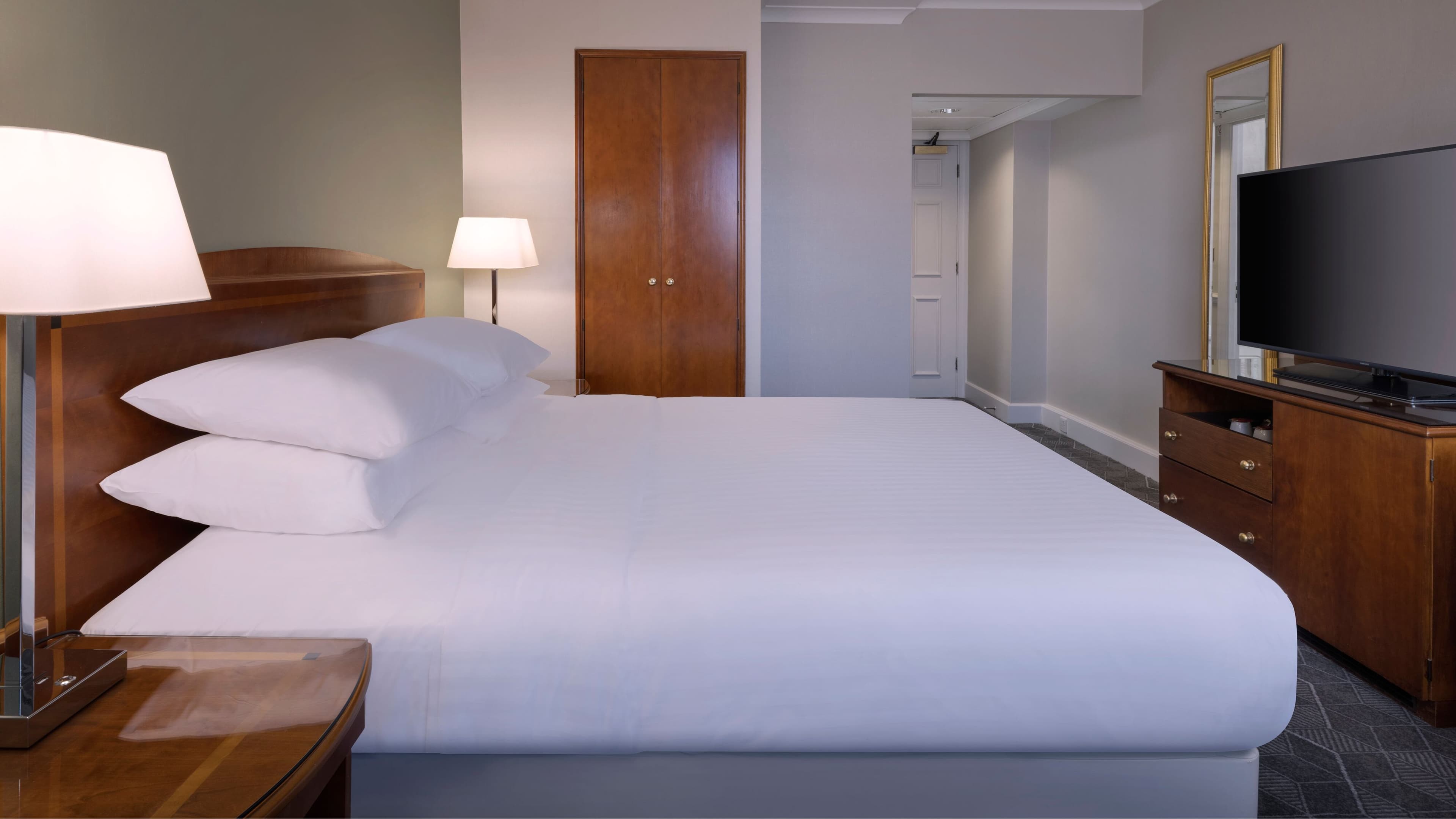 Deluxe Room - Image 2