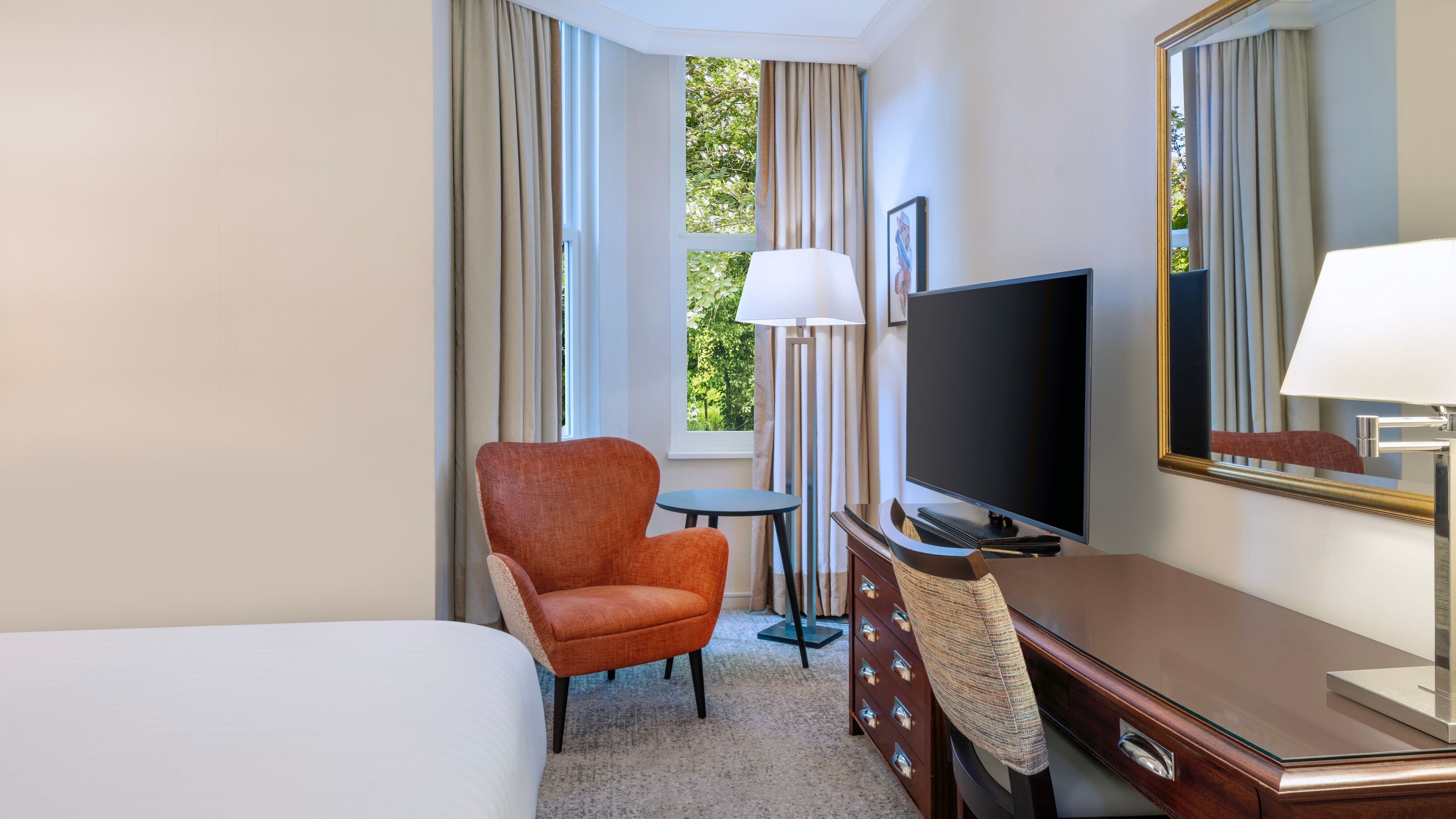 Deluxe Room - Image 4