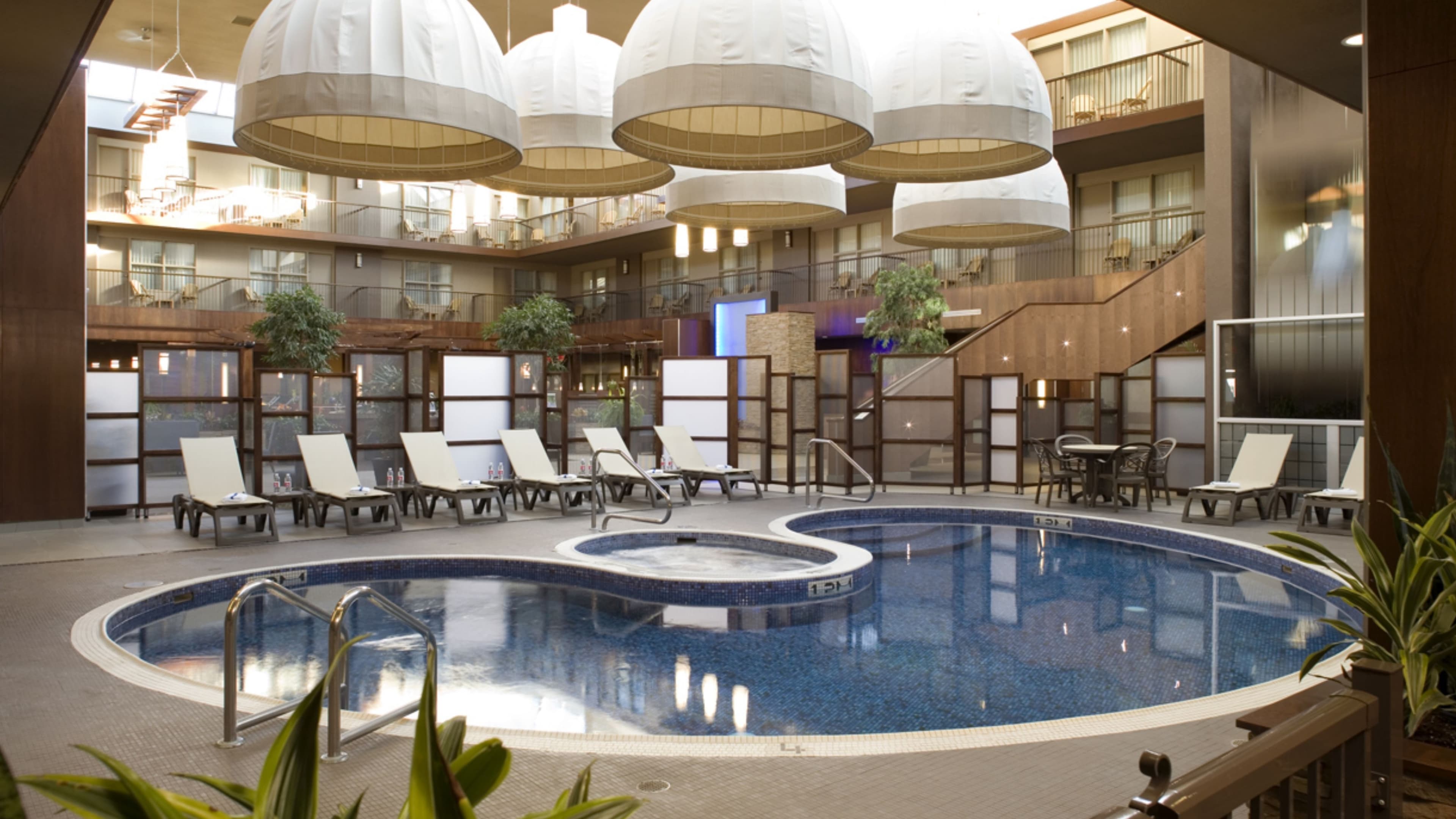 Deluxe Poolside - Image 1