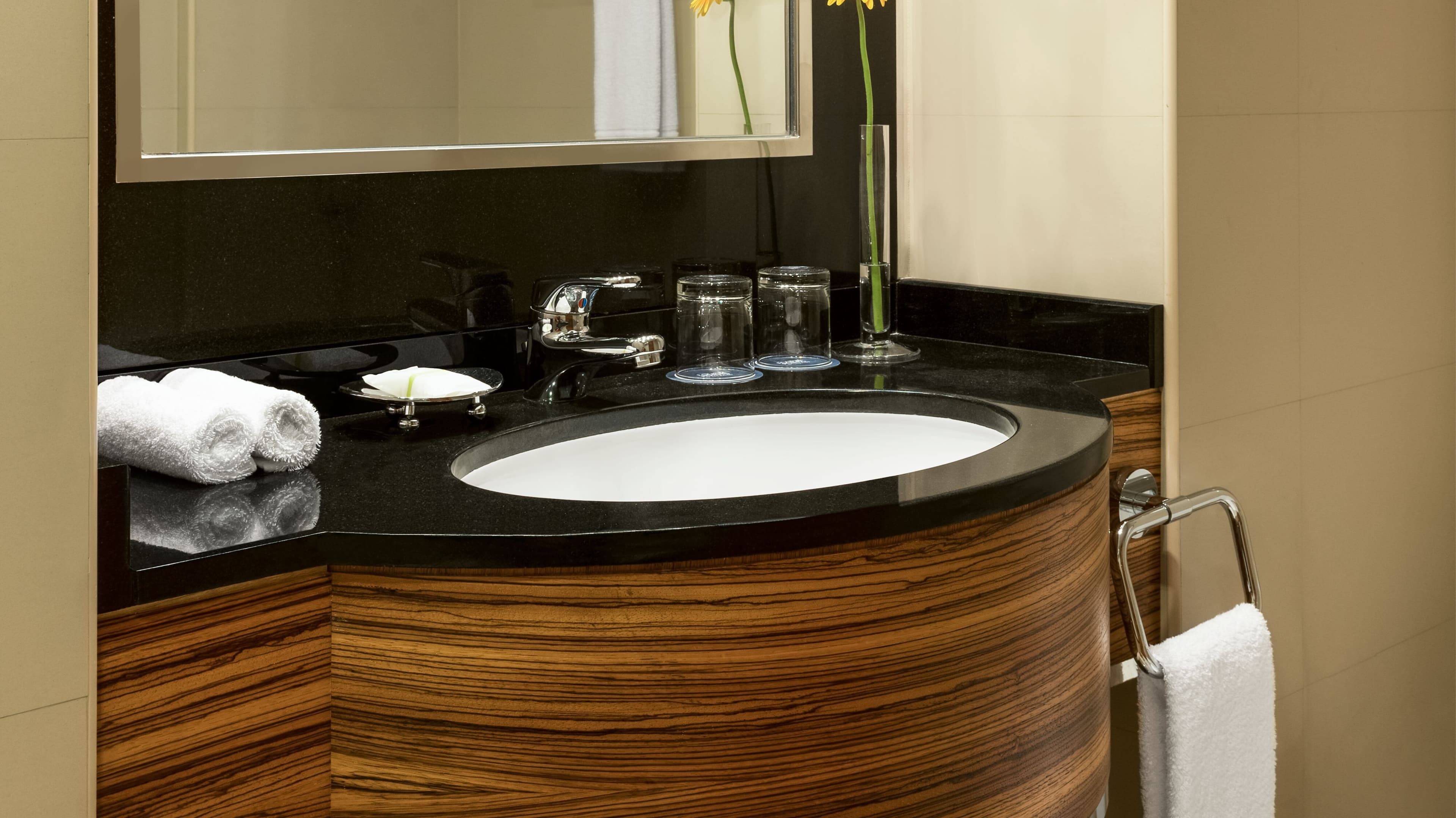 Four Points by Sheraton Bur Dubai — 33